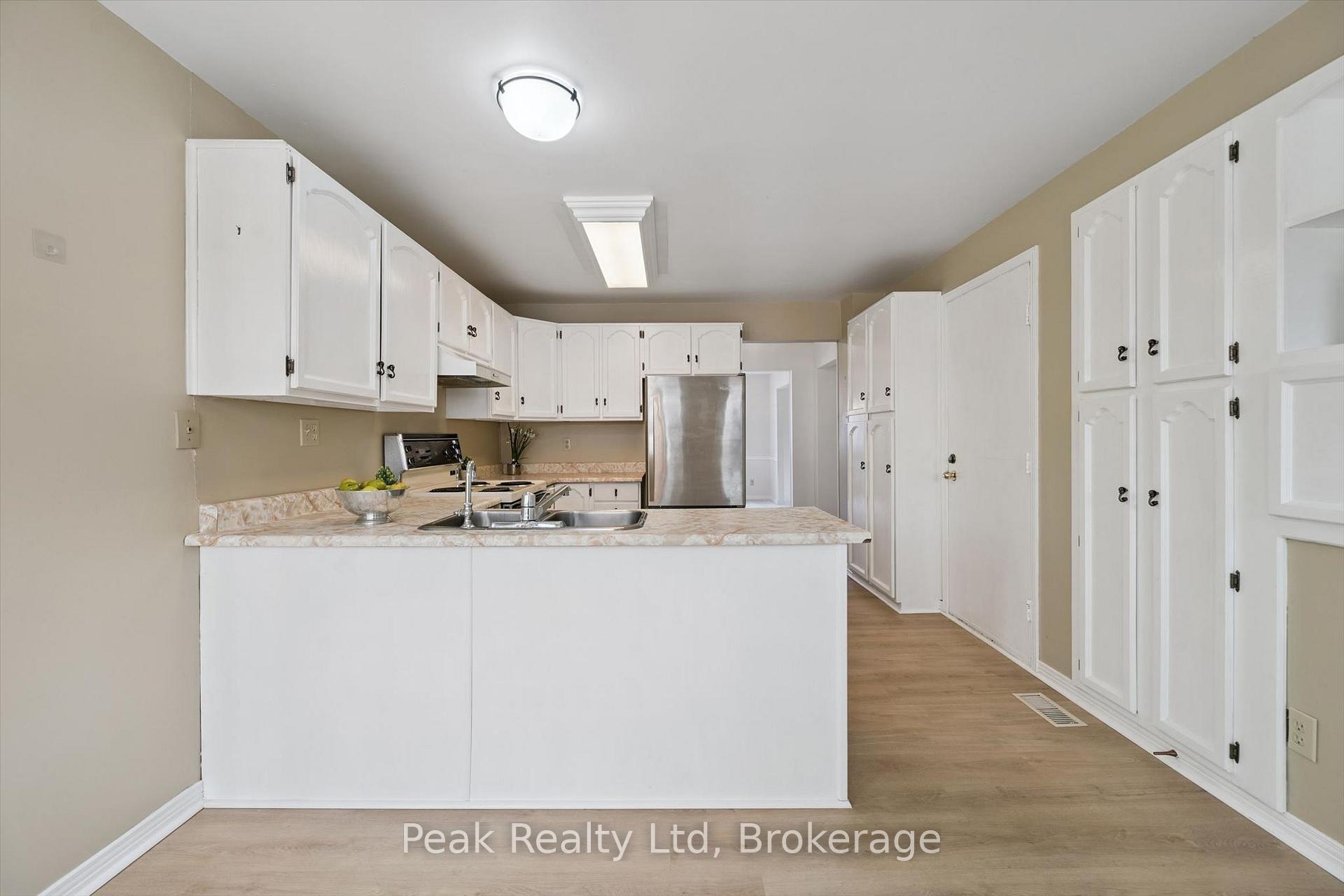 Photo 12 of 167 Westvale Drive, Waterloo, Westvale — HOMEH