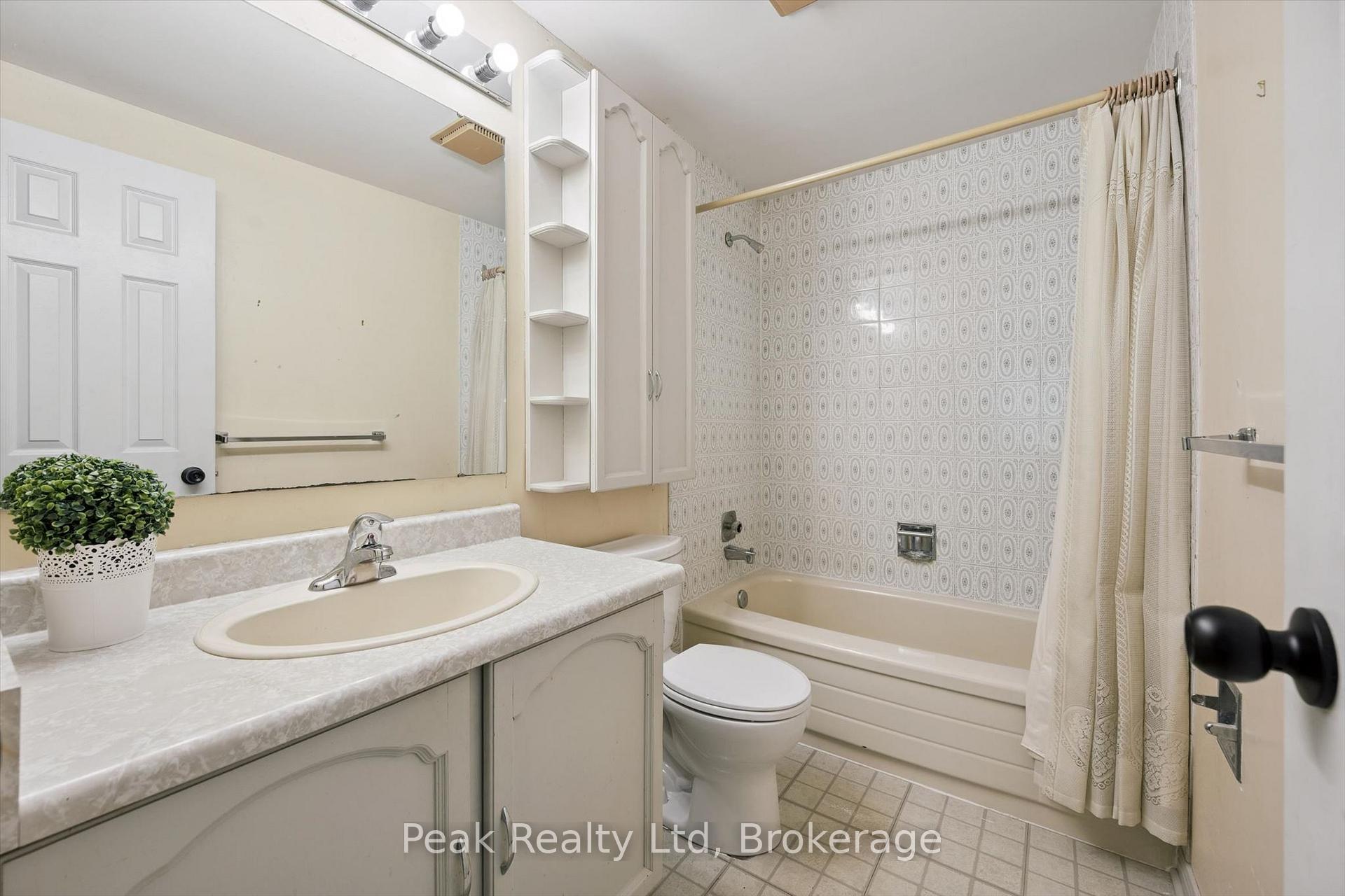 Photo 18 of 167 Westvale Drive, Waterloo, Westvale — HOMEH