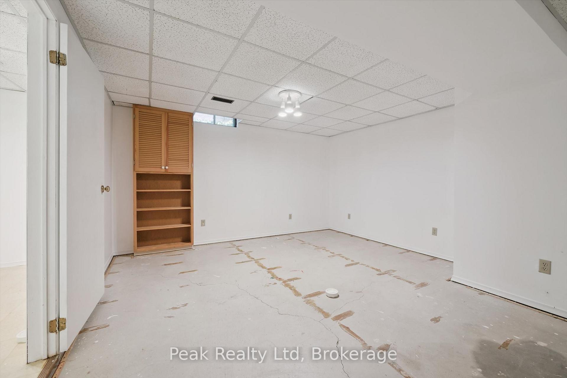 Photo 32 of 167 Westvale Drive, Waterloo, Westvale — HOMEH