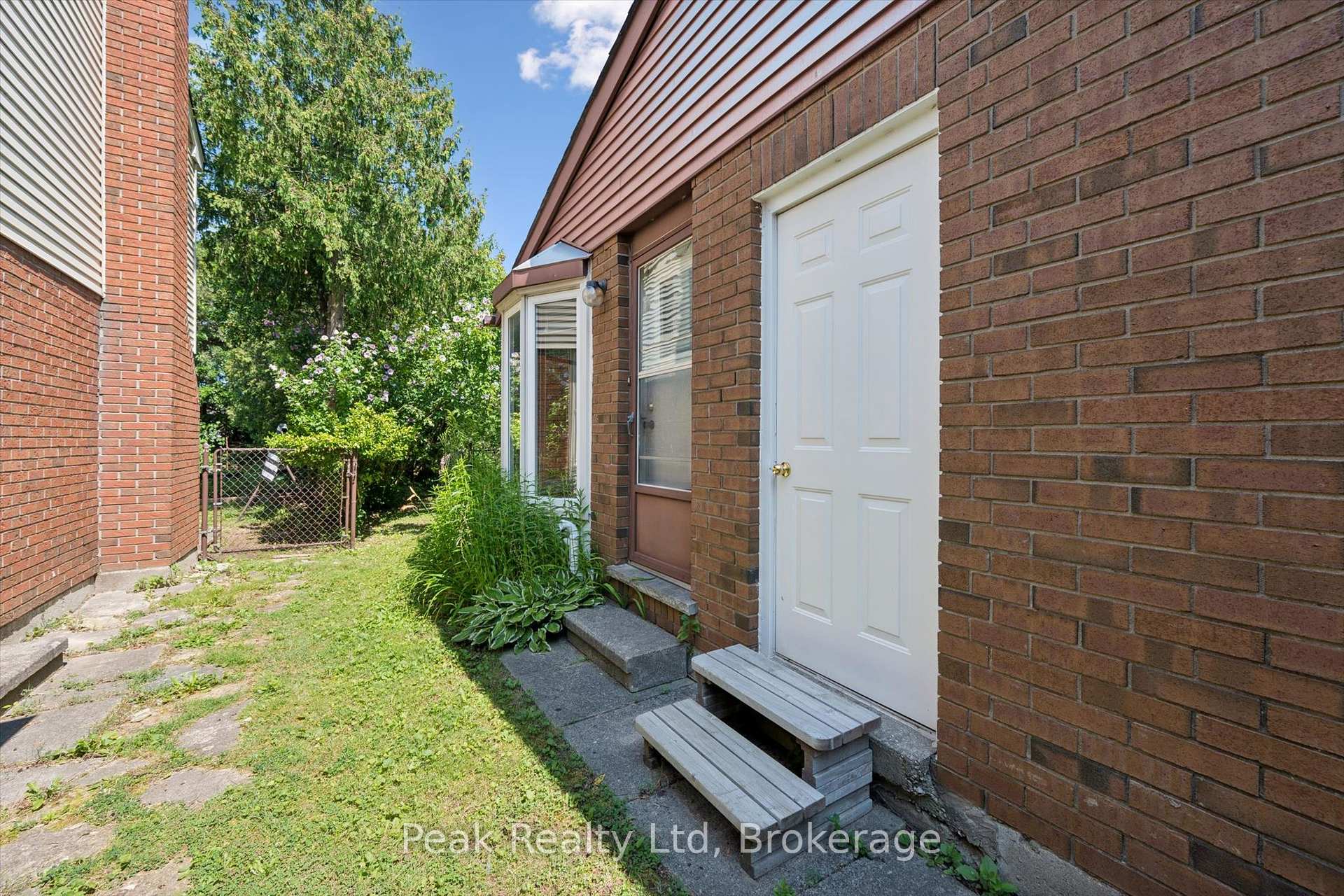 Photo 33 of 167 Westvale Drive, Waterloo, Westvale — HOMEH