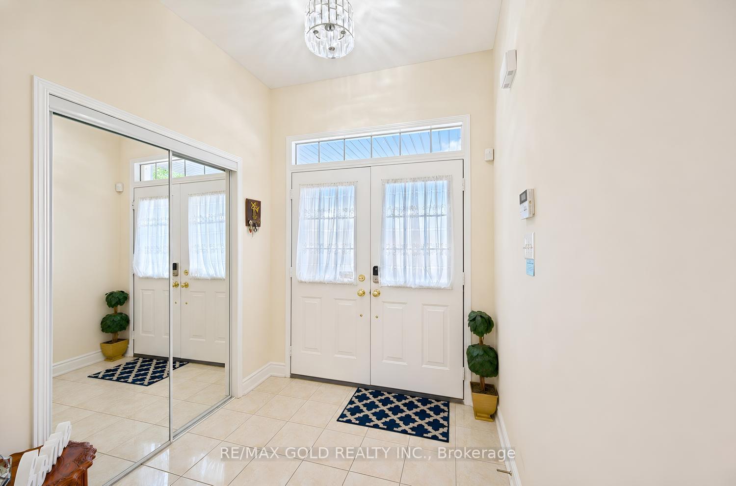 Photo 5 of 14 Maddybeth Crescent, Brampton, Bram West — HOMEH