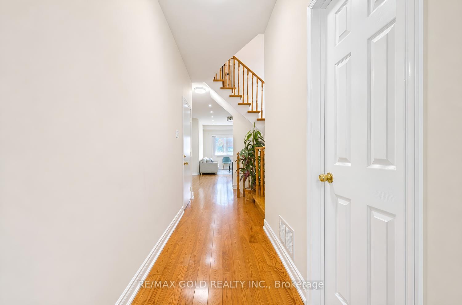 Photo 6 of 14 Maddybeth Crescent, Brampton, Bram West — HOMEH