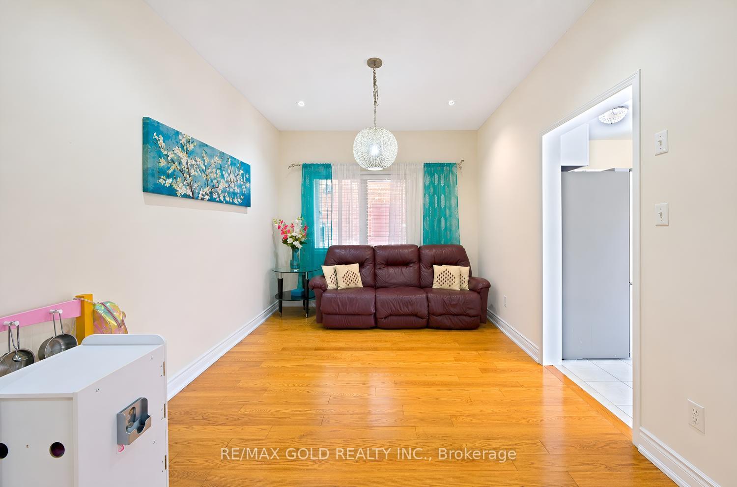 Photo 13 of 14 Maddybeth Crescent, Brampton, Bram West — HOMEH