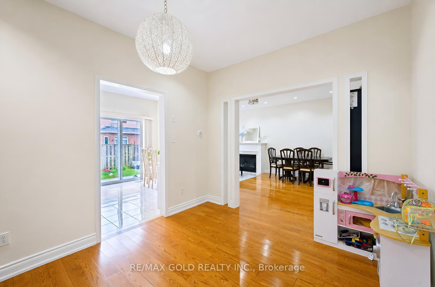 Photo 15 of 14 Maddybeth Crescent, Brampton, Bram West — HOMEH