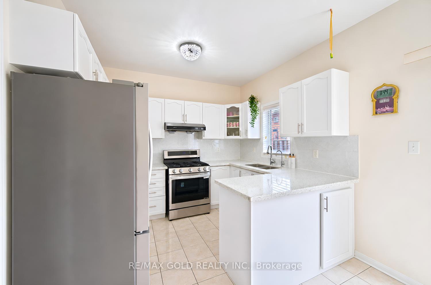 Photo 16 of 14 Maddybeth Crescent, Brampton, Bram West — HOMEH