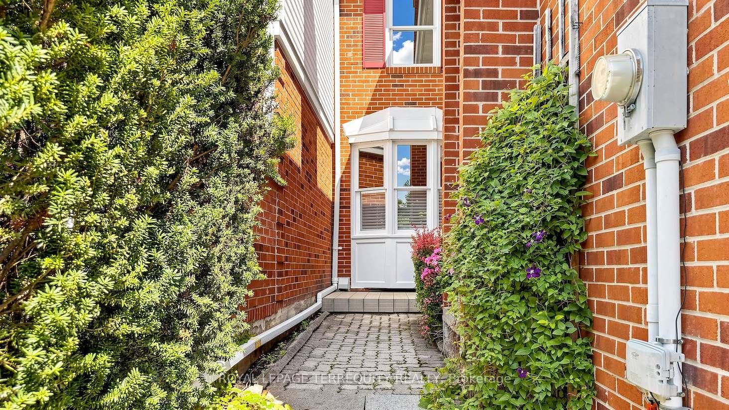 Photo 3 of Unit #64, 95 Confederation Way, Markham, Thornhill — HOMEH