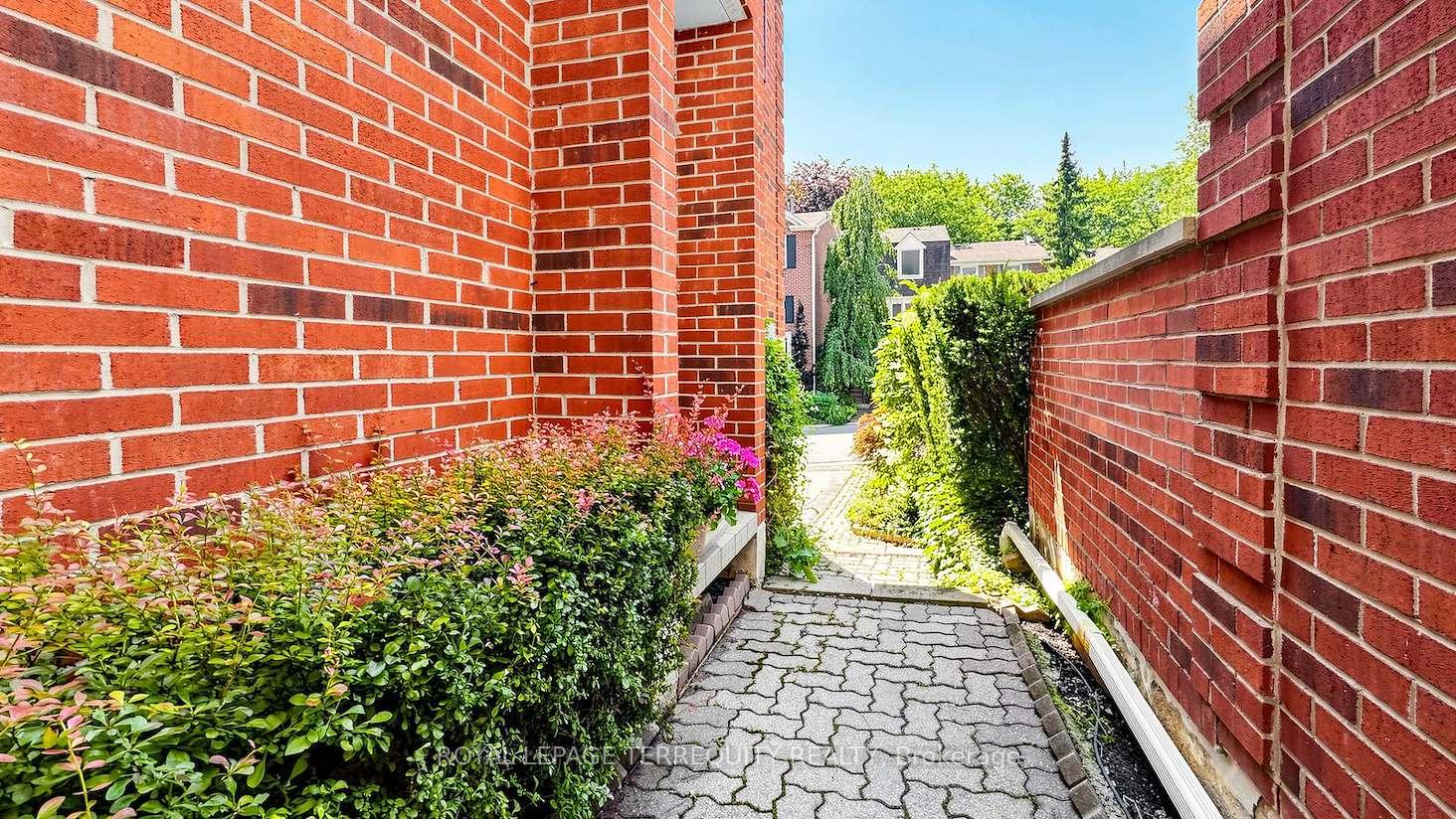 Photo 5 of Unit #64, 95 Confederation Way, Markham, Thornhill — HOMEH