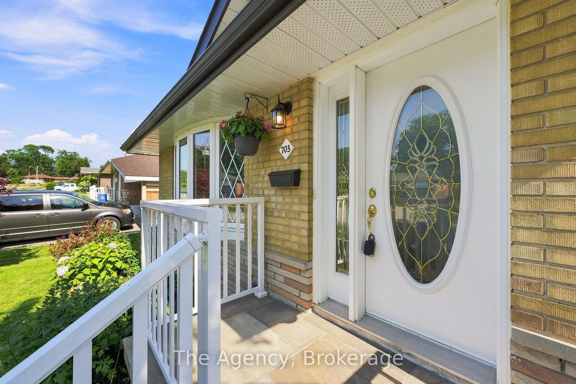 Photo 4 of 703 Newman Crescent, Whitby, Downtown Whitby — HOMEH