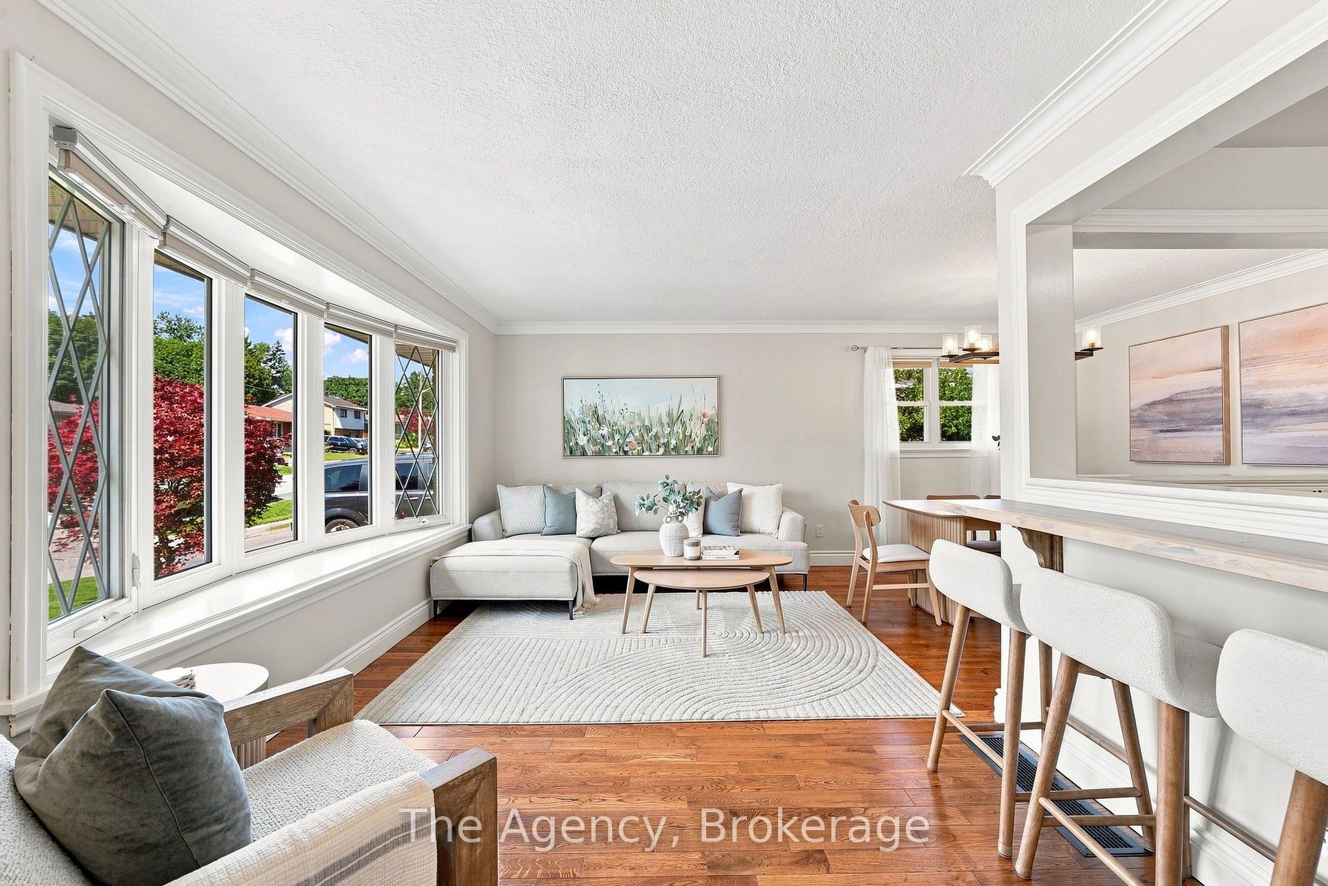 Photo 6 of 703 Newman Crescent, Whitby, Downtown Whitby — HOMEH