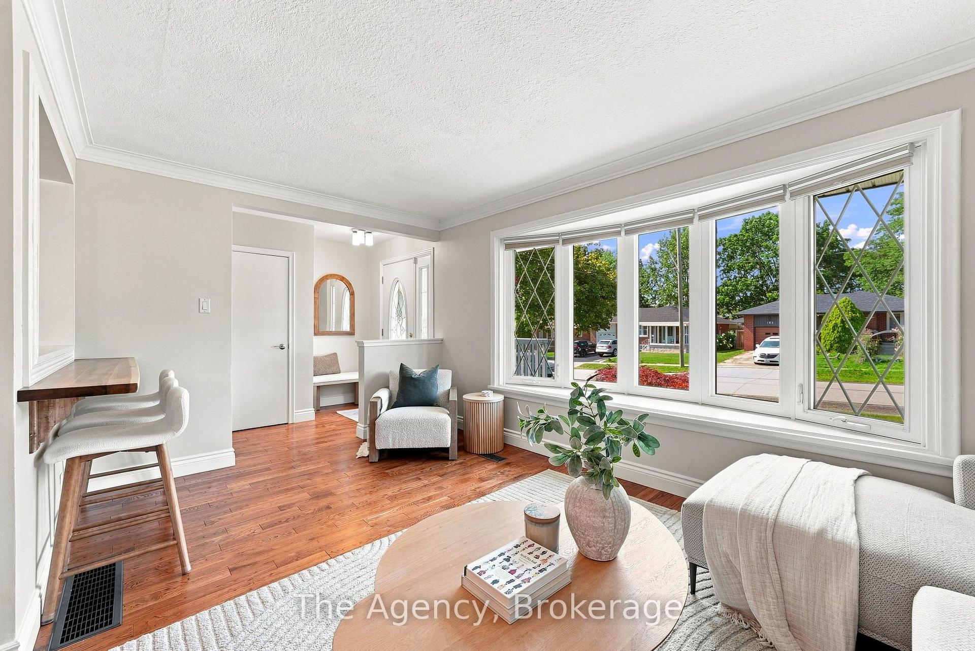 Photo 8 of 703 Newman Crescent, Whitby, Downtown Whitby — HOMEH