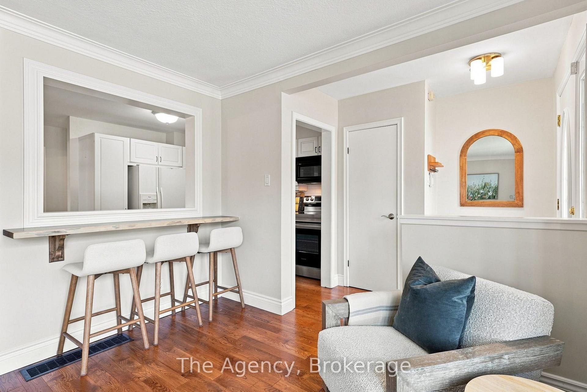 Photo 9 of 703 Newman Crescent, Whitby, Downtown Whitby — HOMEH
