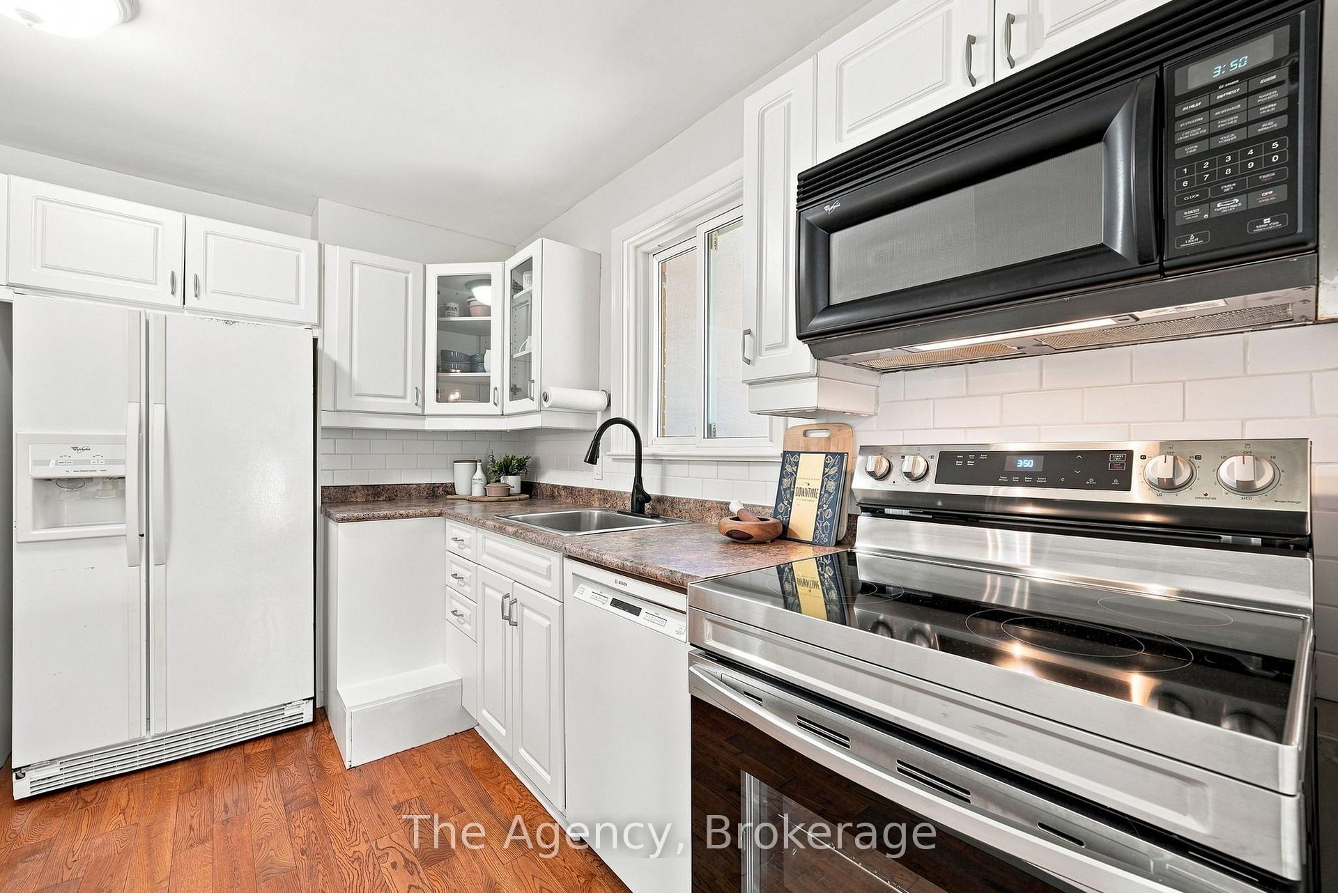 Photo 11 of 703 Newman Crescent, Whitby, Downtown Whitby — HOMEH