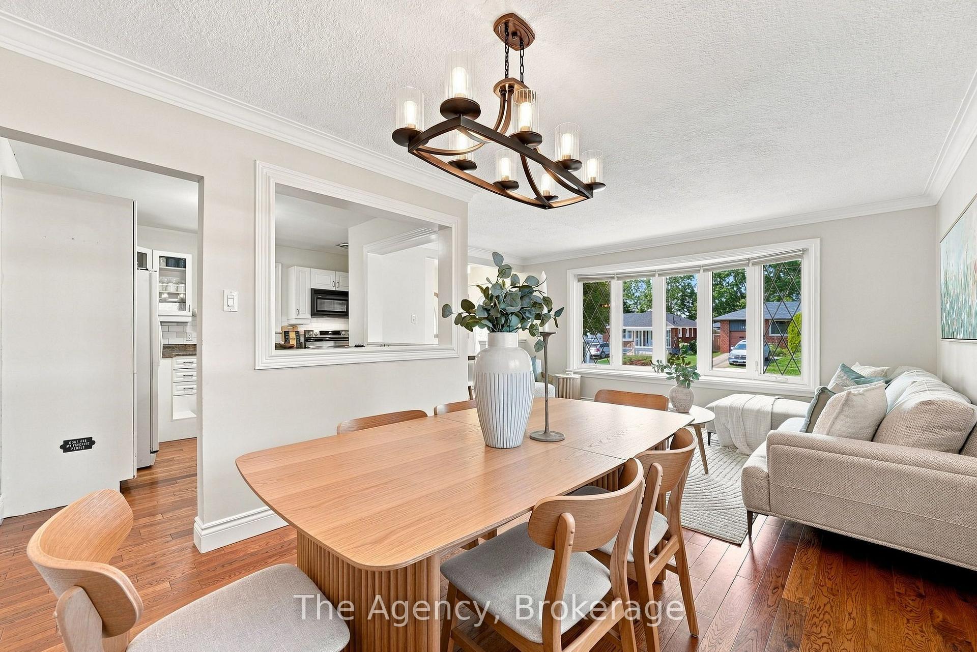 Photo 13 of 703 Newman Crescent, Whitby, Downtown Whitby — HOMEH