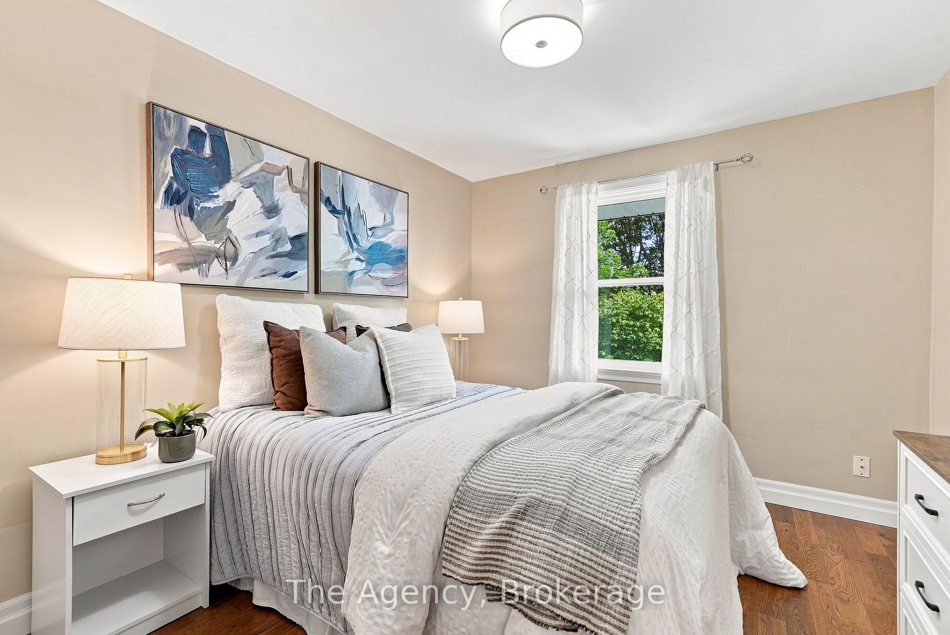 Photo 14 of 703 Newman Crescent, Whitby, Downtown Whitby — HOMEH