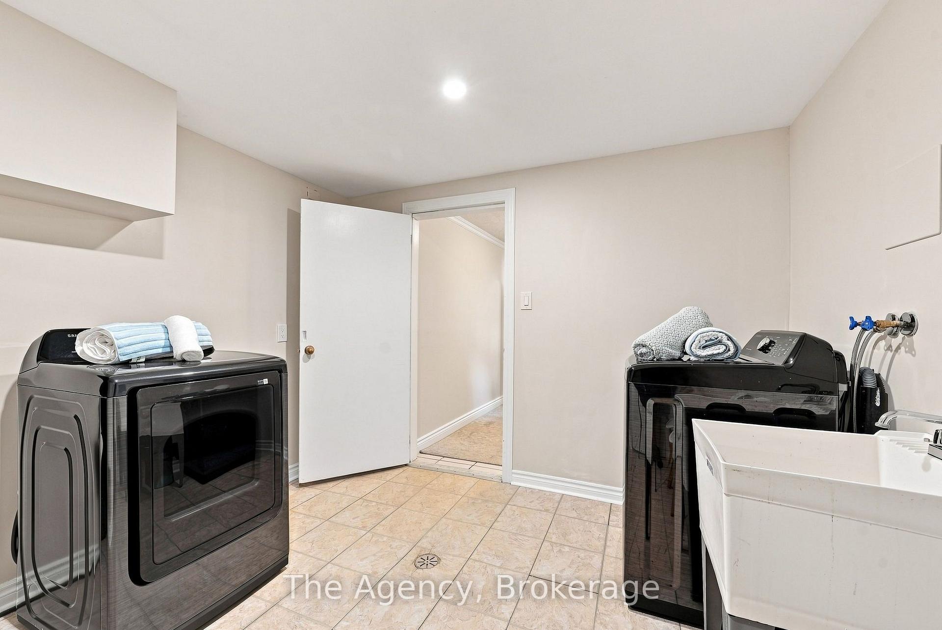 Photo 31 of 703 Newman Crescent, Whitby, Downtown Whitby — HOMEH