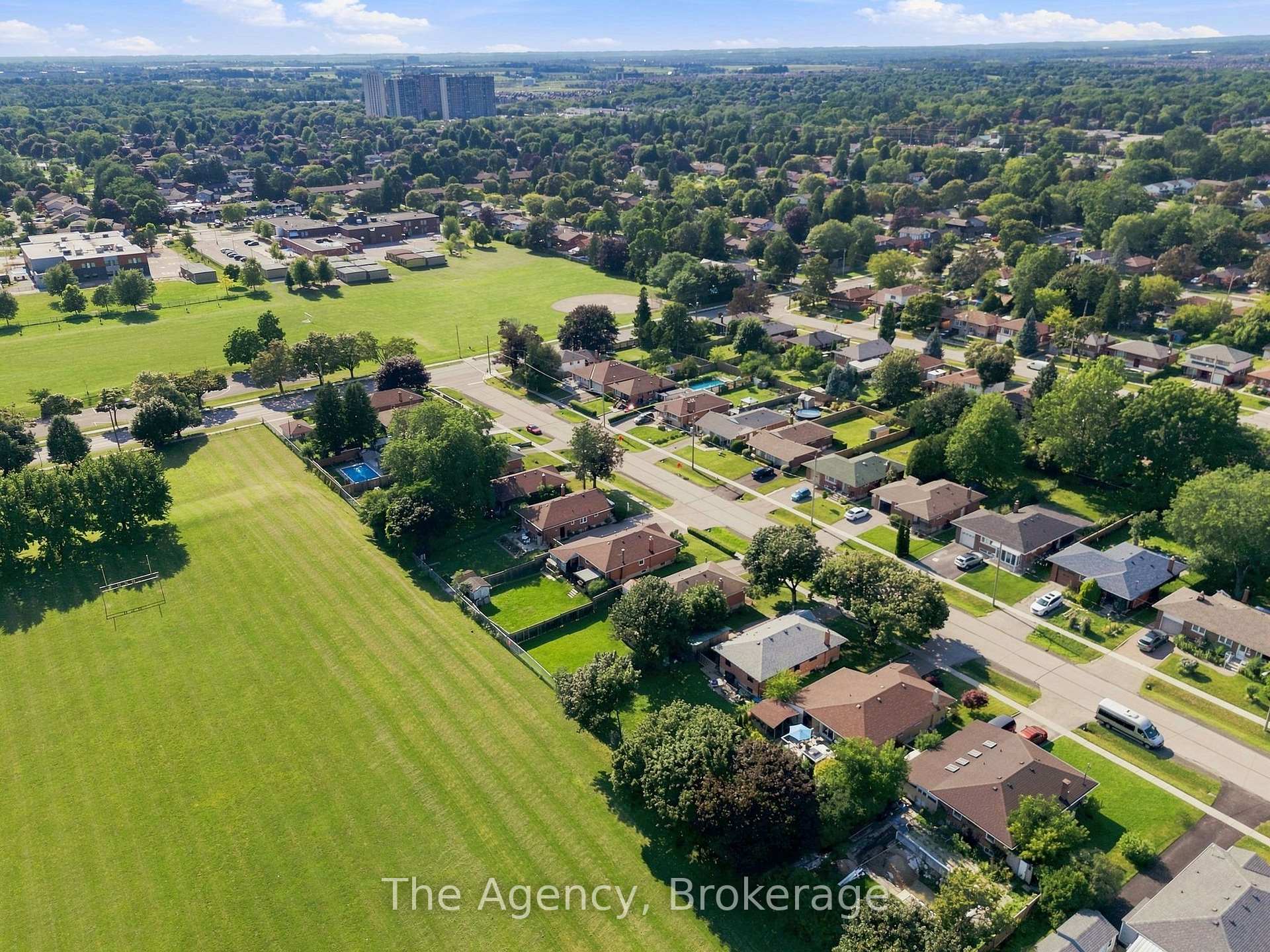 Photo 39 of 703 Newman Crescent, Whitby, Downtown Whitby — HOMEH
