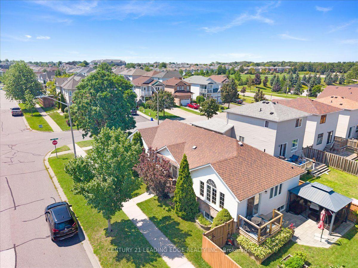Photo 2 of 183 Eldad Drive, Clarington, Bowmanville — HOMEH