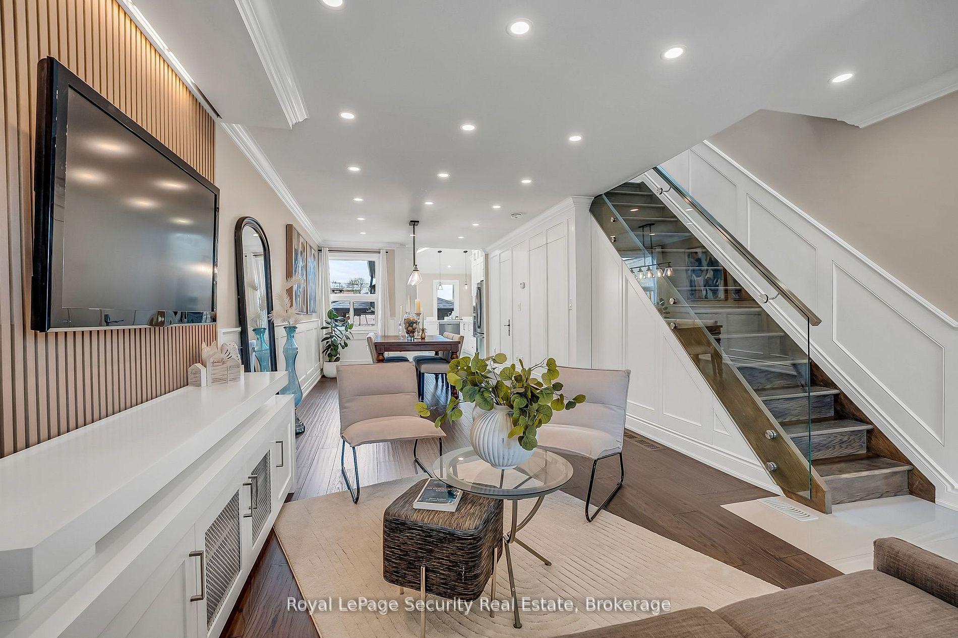 Photo 10 of 67 Northland Avenue, Toronto, Rockcliffe-Smythe — HOMEH