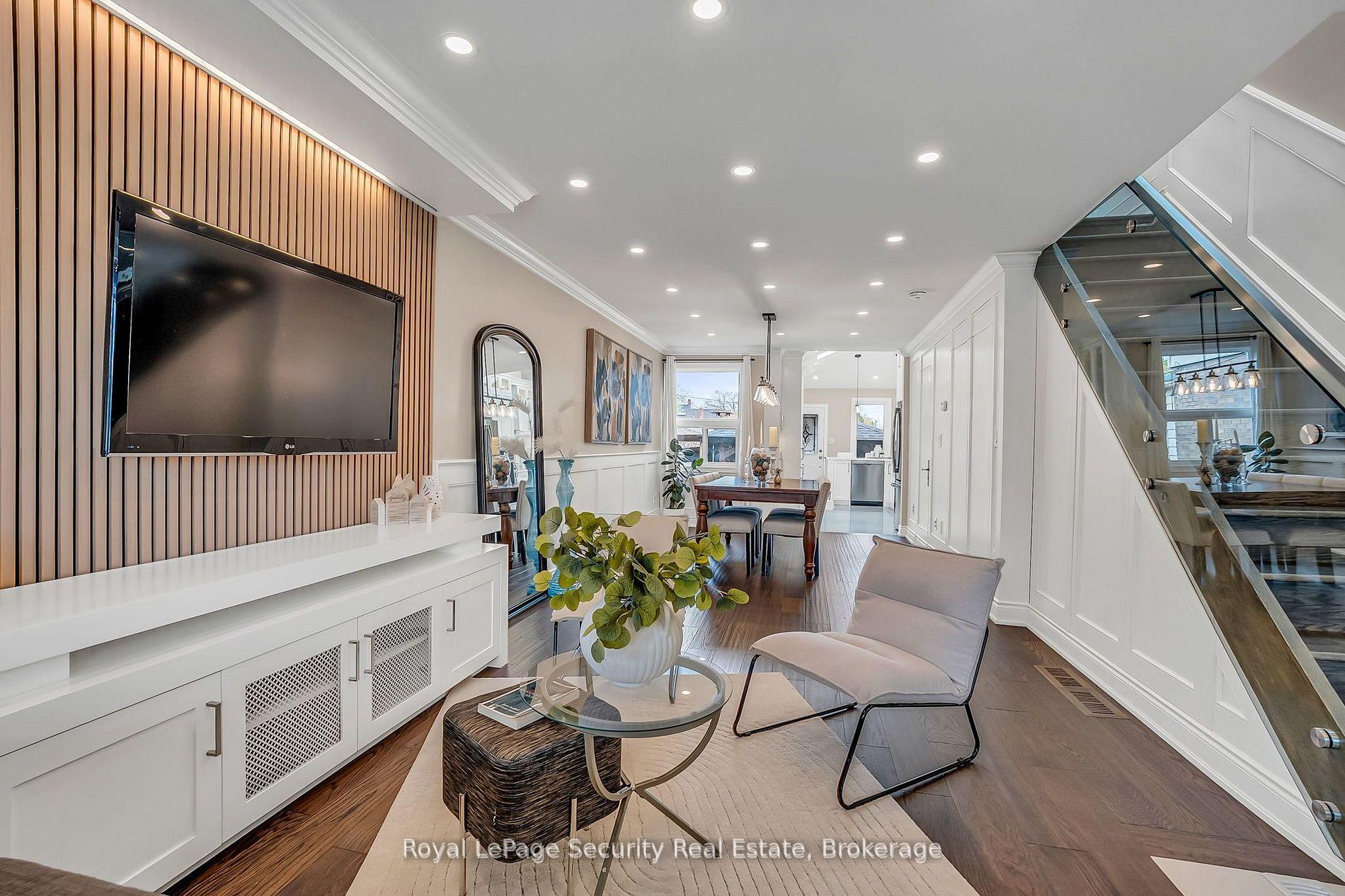 Photo 11 of 67 Northland Avenue, Toronto, Rockcliffe-Smythe — HOMEH