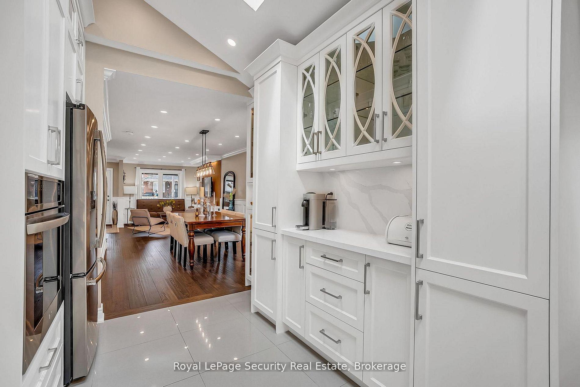 Photo 17 of 67 Northland Avenue, Toronto, Rockcliffe-Smythe — HOMEH