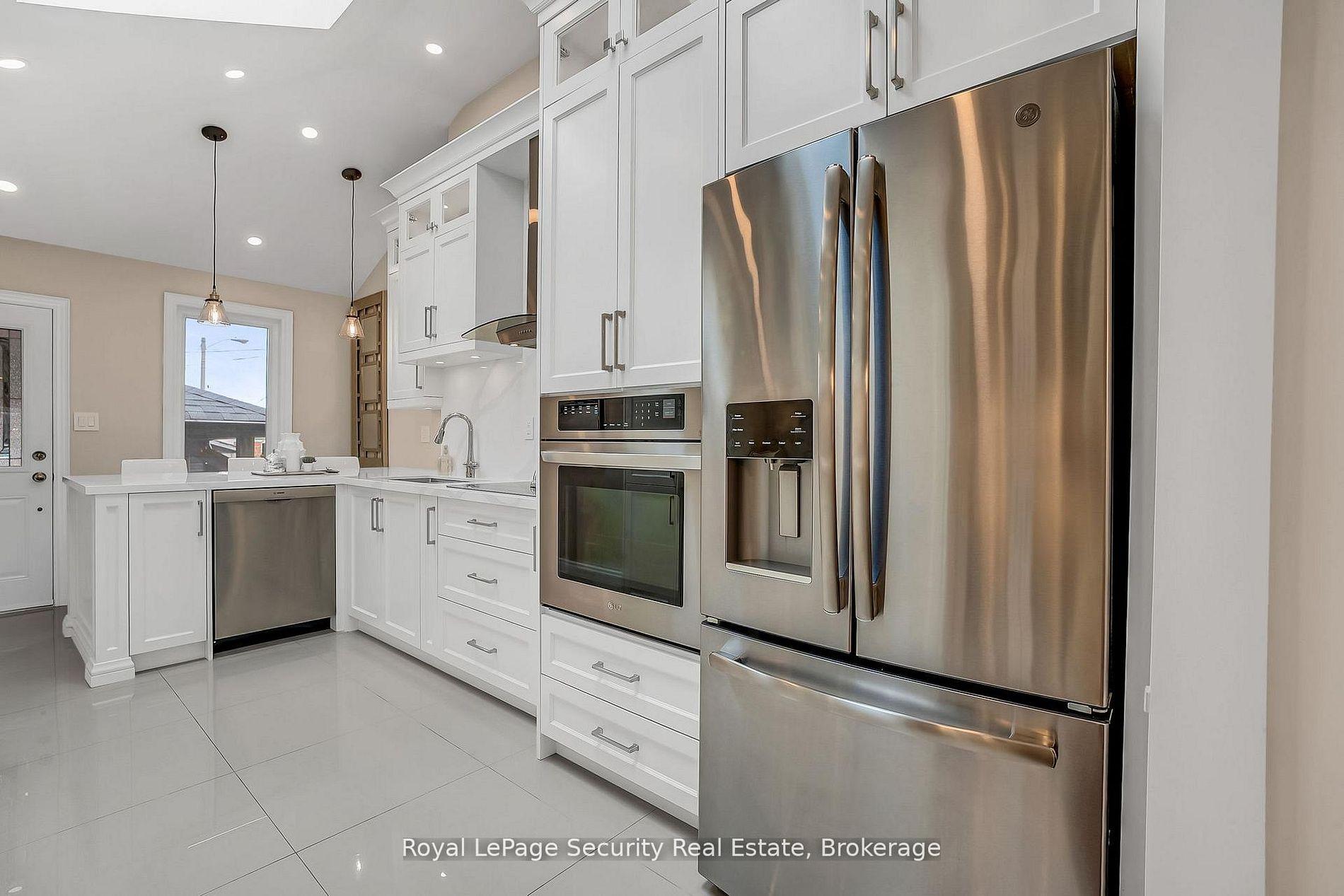 Photo 18 of 67 Northland Avenue, Toronto, Rockcliffe-Smythe — HOMEH