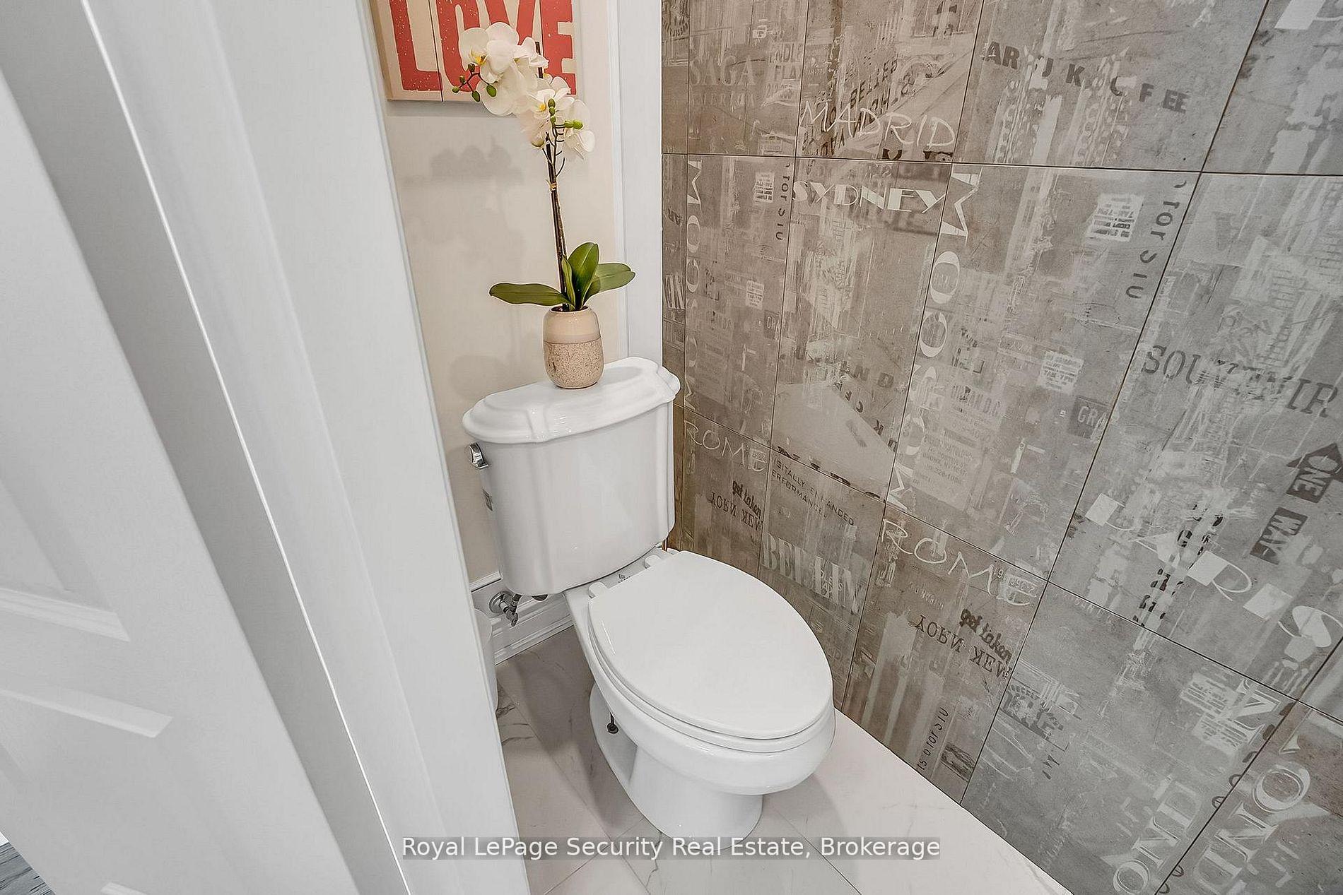 Photo 23 of 67 Northland Avenue, Toronto, Rockcliffe-Smythe — HOMEH