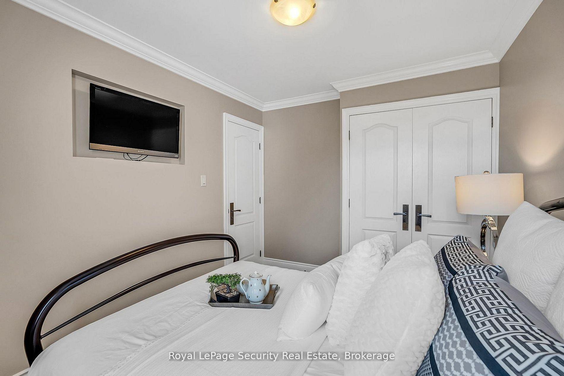Photo 33 of 67 Northland Avenue, Toronto, Rockcliffe-Smythe — HOMEH