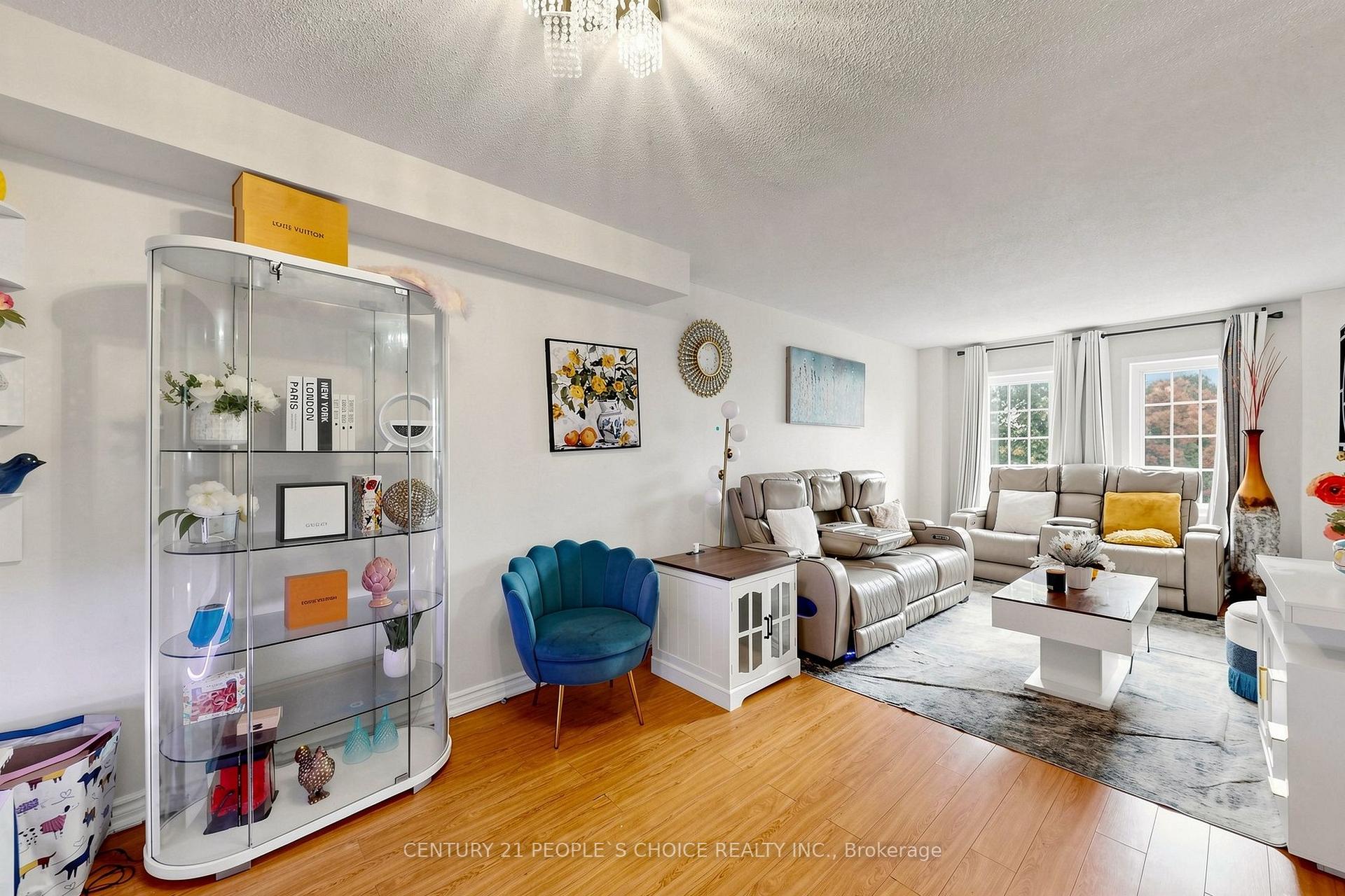 Photo 3 of Unit 15, 33 Aspen Park Way, Whitby, Downtown Whitby — HOMEH