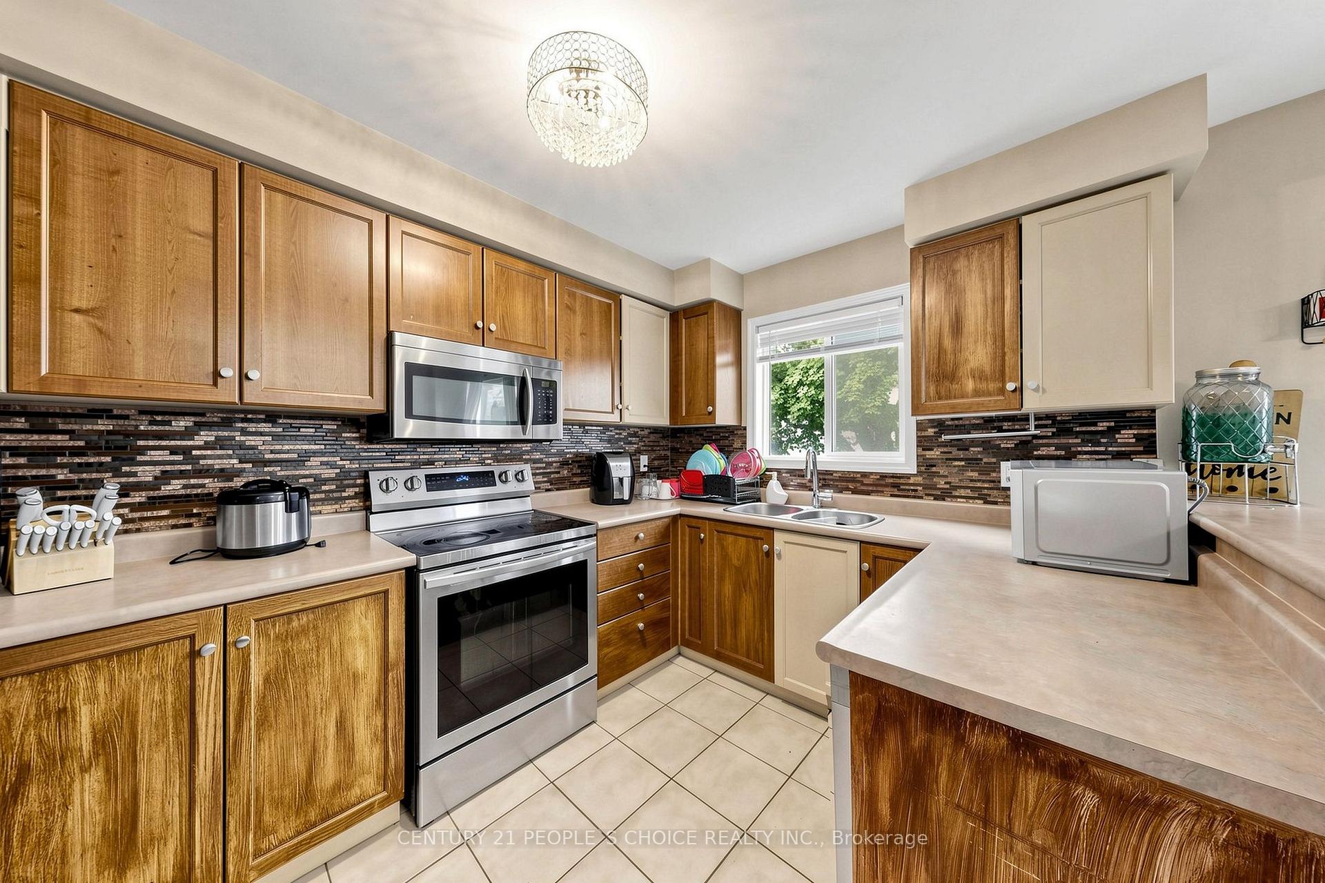 Photo 18 of Unit 15, 33 Aspen Park Way, Whitby, Downtown Whitby — HOMEH