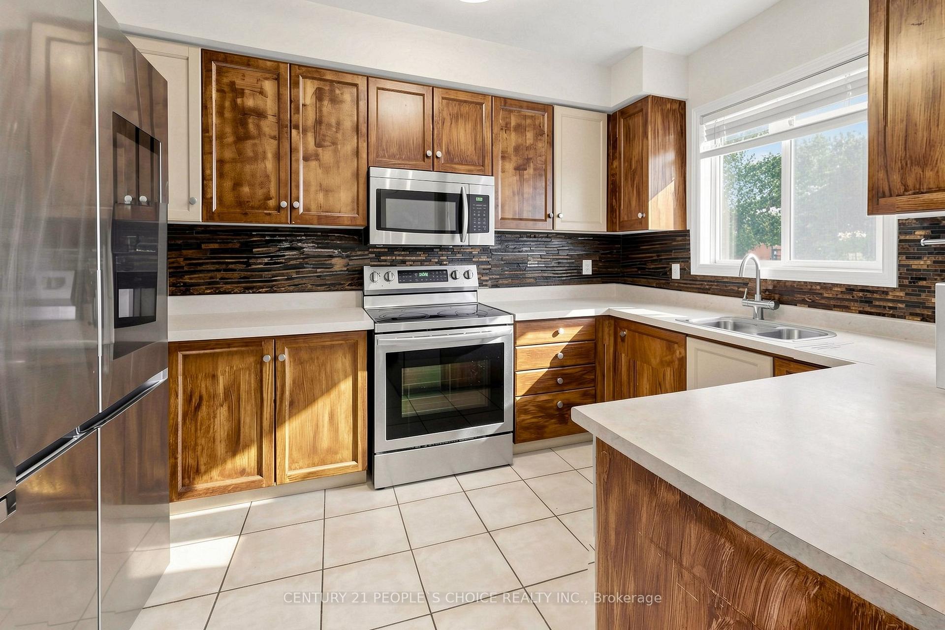Photo 21 of Unit 15, 33 Aspen Park Way, Whitby, Downtown Whitby — HOMEH