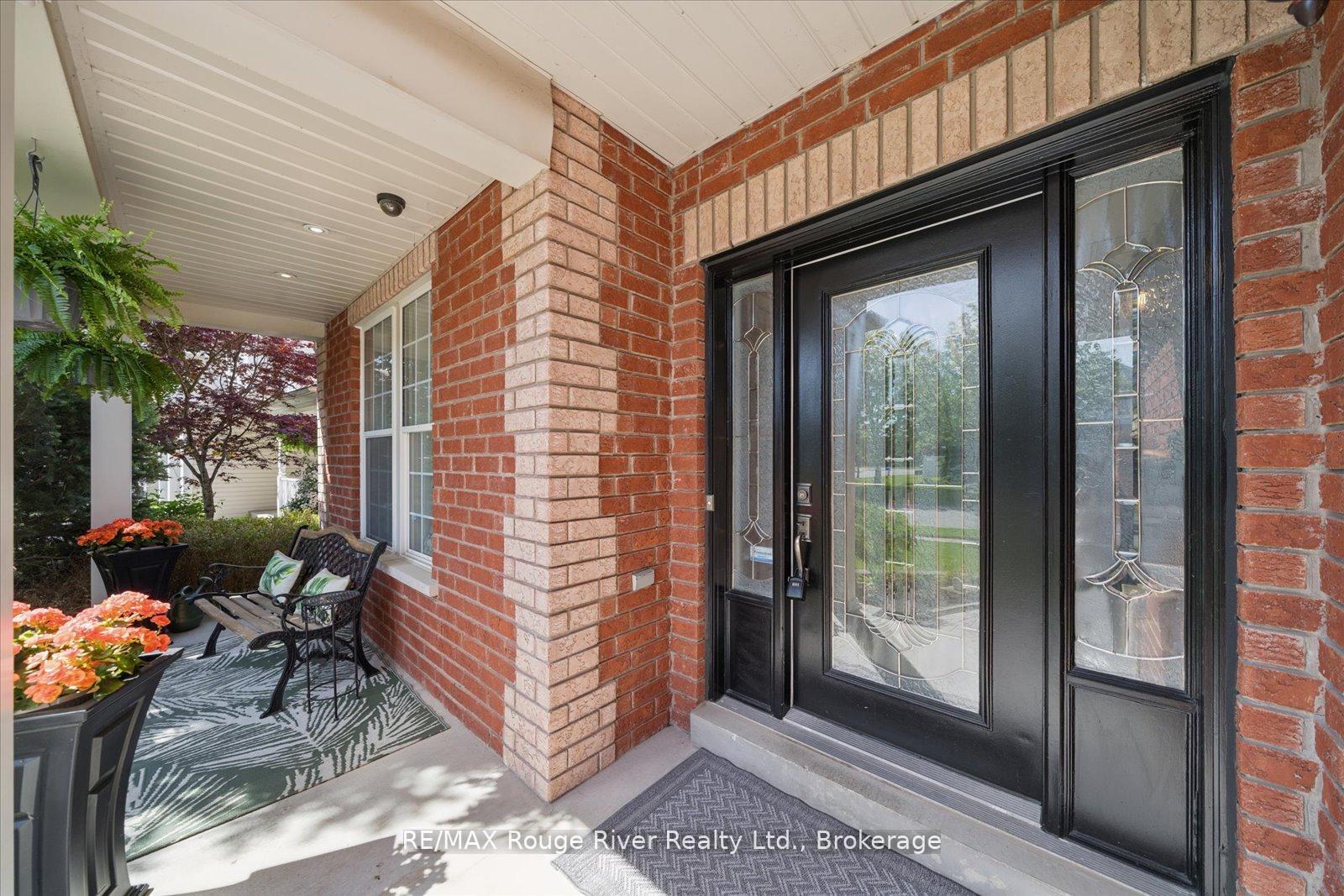 Photo 3 of 8 Briggs Crescent, Whitby, Brooklin — HOMEH