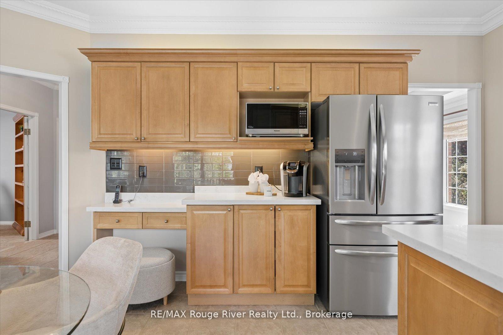 Photo 10 of 8 Briggs Crescent, Whitby, Brooklin — HOMEH