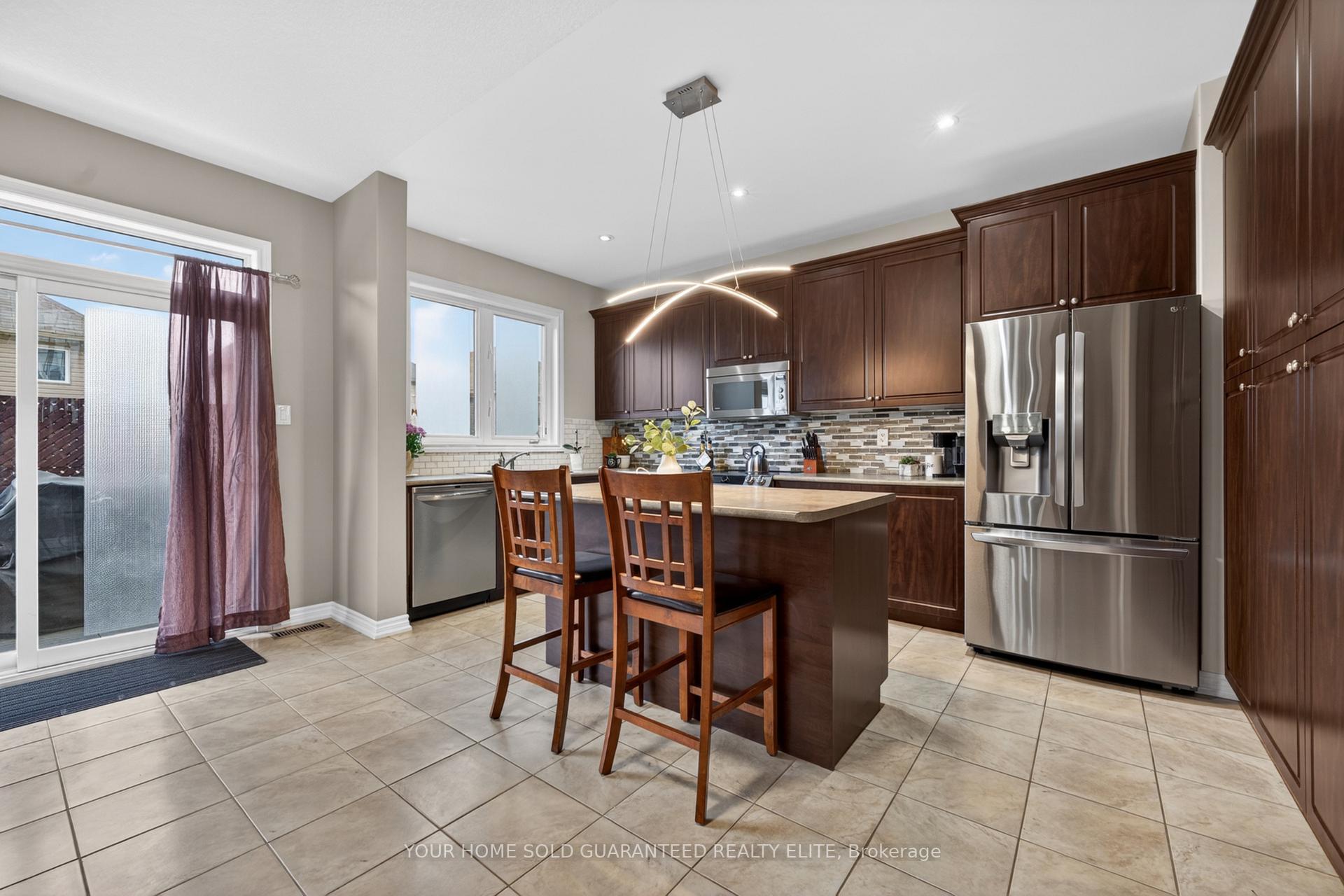 Photo 5 of 136 Whitwell Way, Hamilton, Binbrook — HOMEH