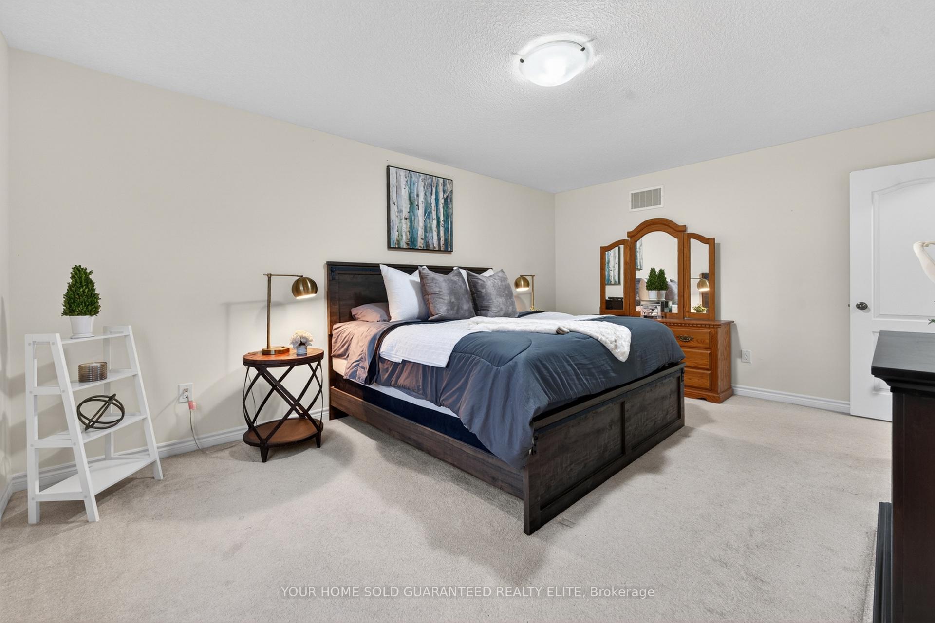 Photo 8 of 136 Whitwell Way, Hamilton, Binbrook — HOMEH