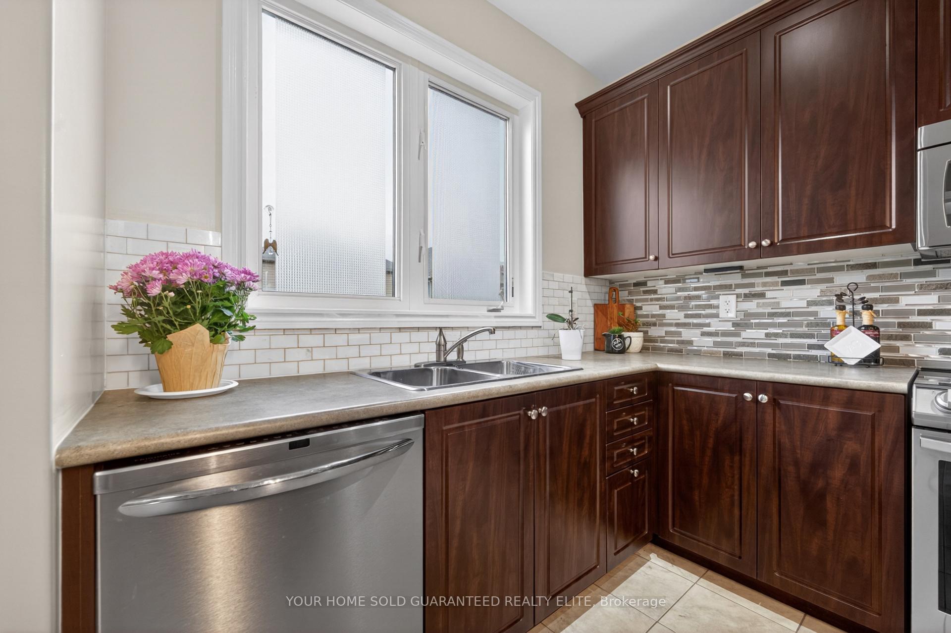Photo 17 of 136 Whitwell Way, Hamilton, Binbrook — HOMEH