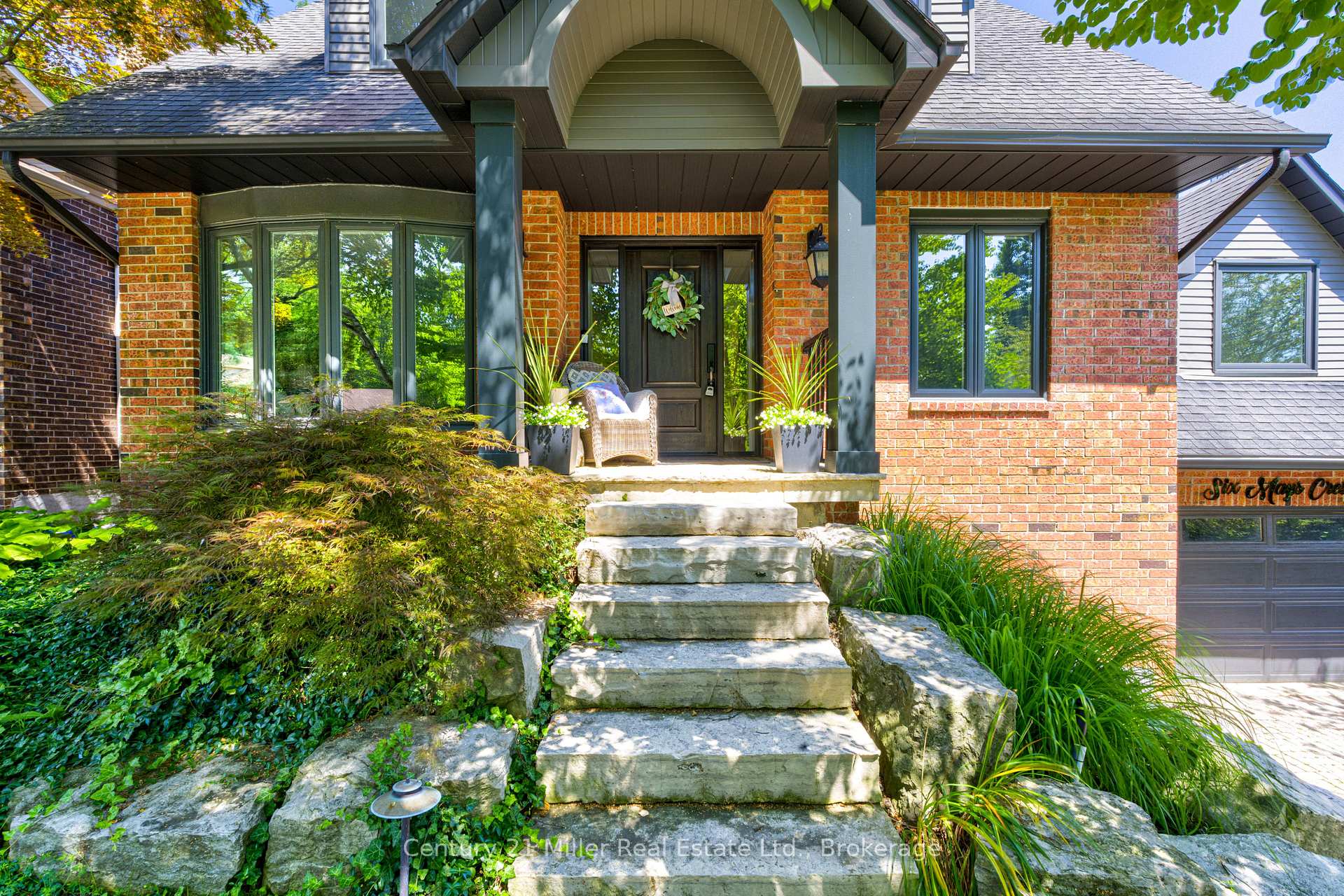 Photo 3 of 6 Mays Crescent, Hamilton, Waterdown — HOMEH