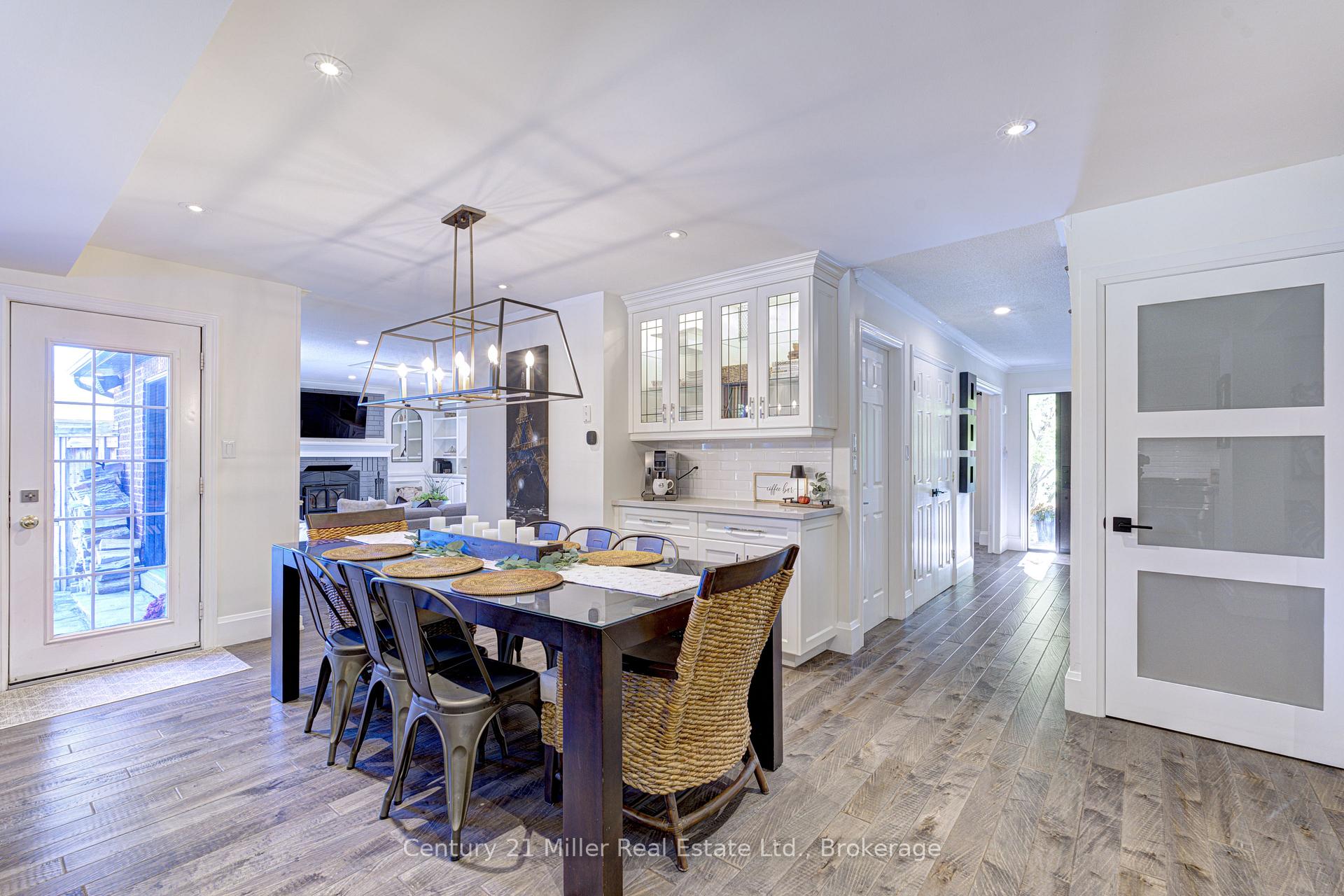Photo 11 of 6 Mays Crescent, Hamilton, Waterdown — HOMEH