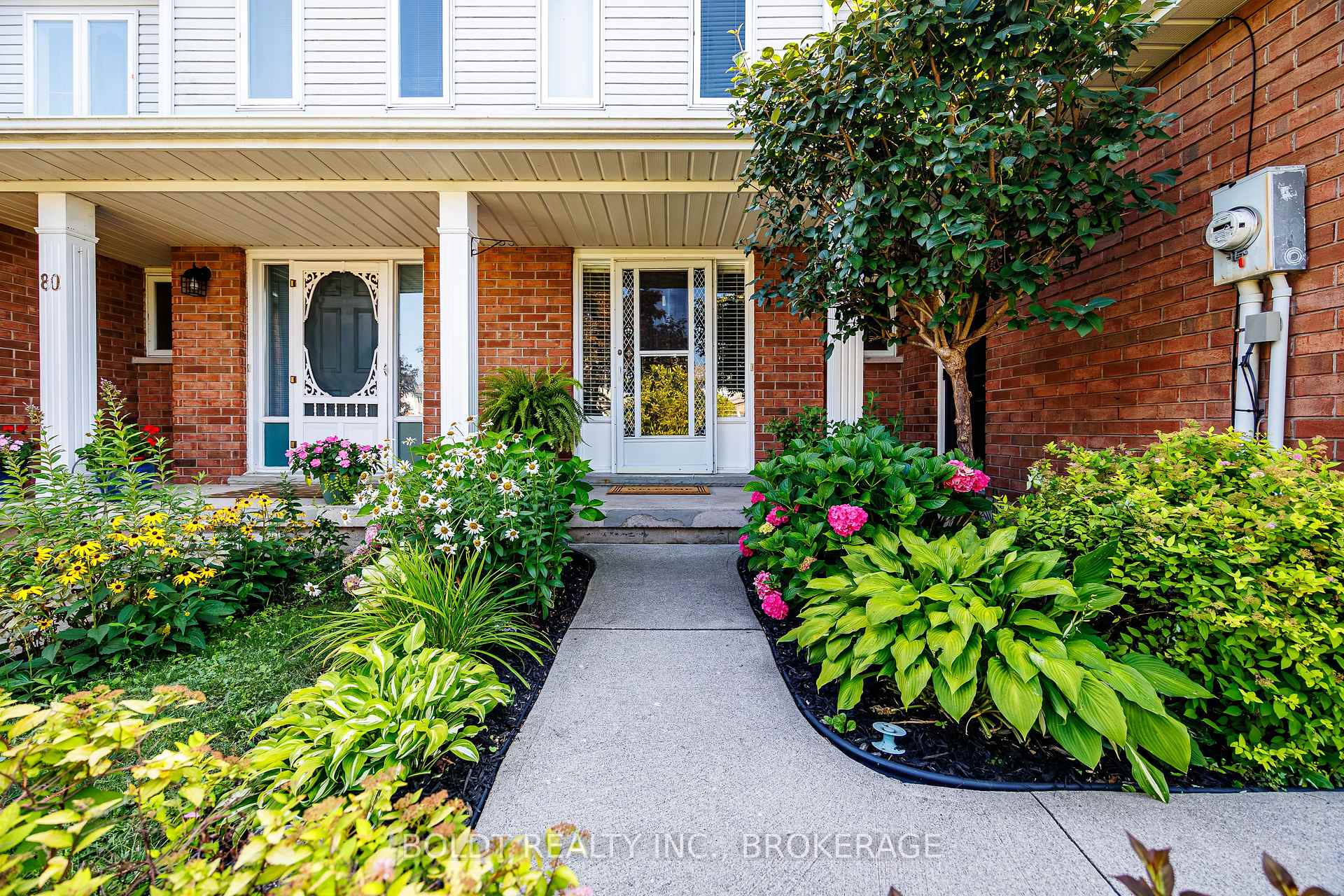 Photo 2 of 86 Devine Crescent, Thorold, Confederation Heights — HOMEH