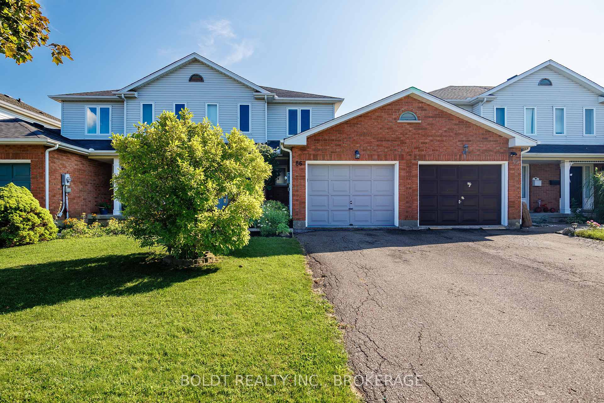 Photo 3 of 86 Devine Crescent, Thorold, Confederation Heights — HOMEH