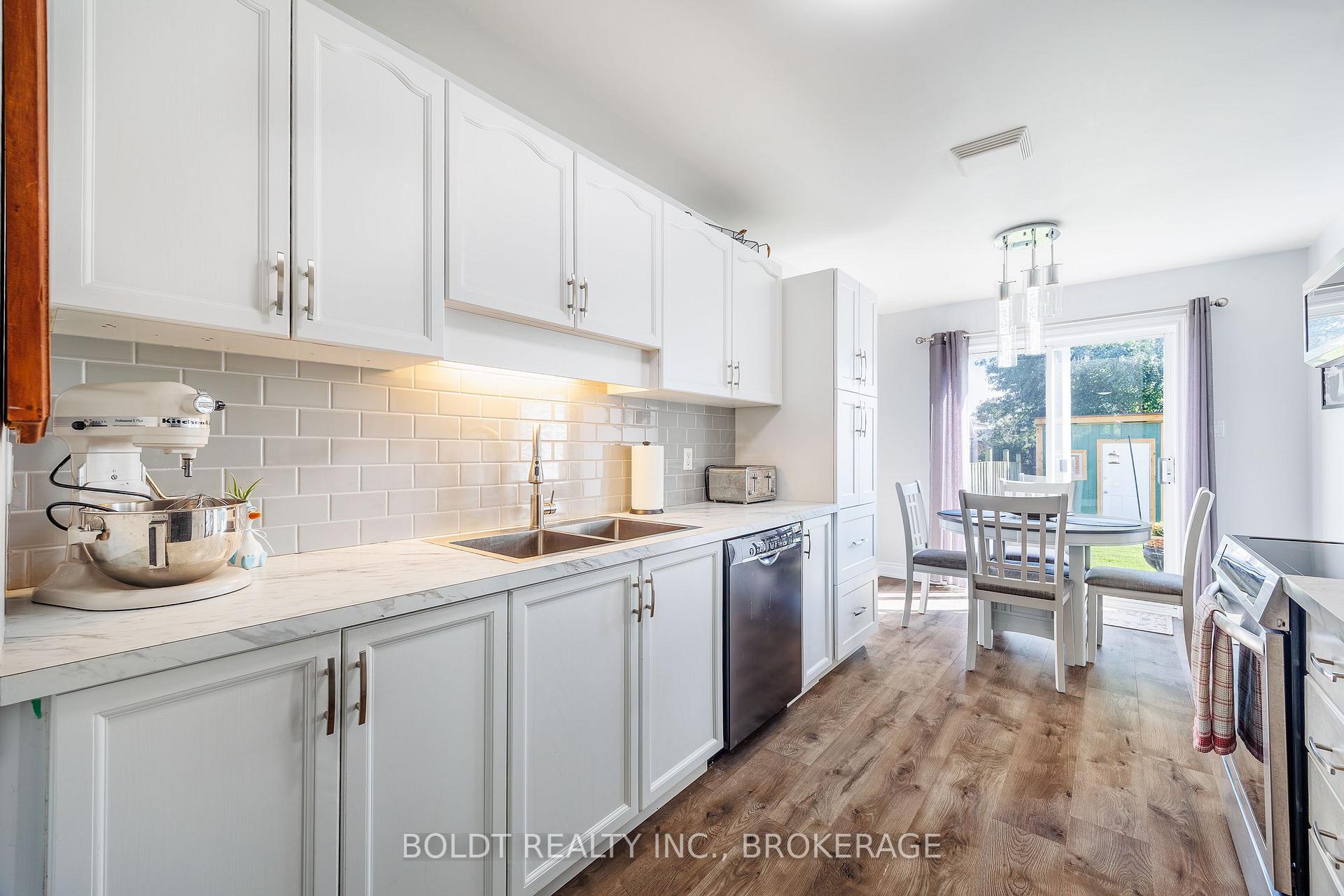 Photo 4 of 86 Devine Crescent, Thorold, Confederation Heights — HOMEH