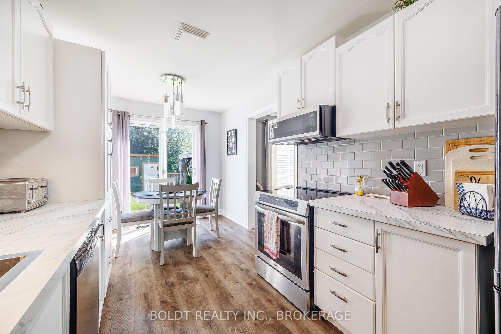 Photo 5 of 86 Devine Crescent, Thorold, Confederation Heights — HOMEH