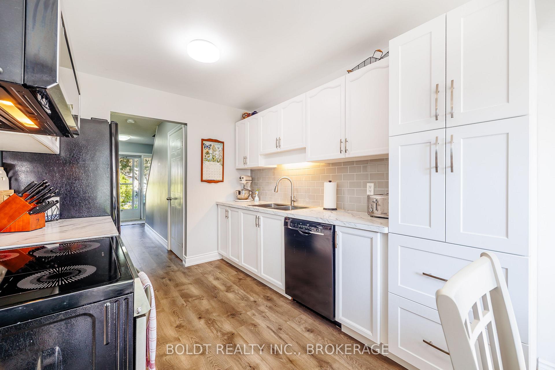 Photo 6 of 86 Devine Crescent, Thorold, Confederation Heights — HOMEH