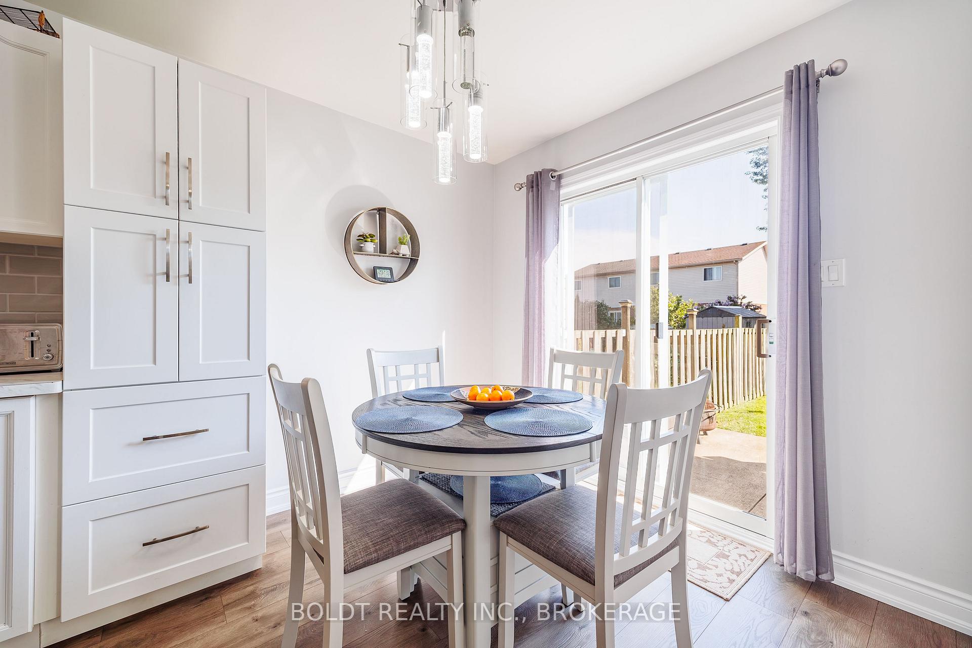 Photo 7 of 86 Devine Crescent, Thorold, Confederation Heights — HOMEH