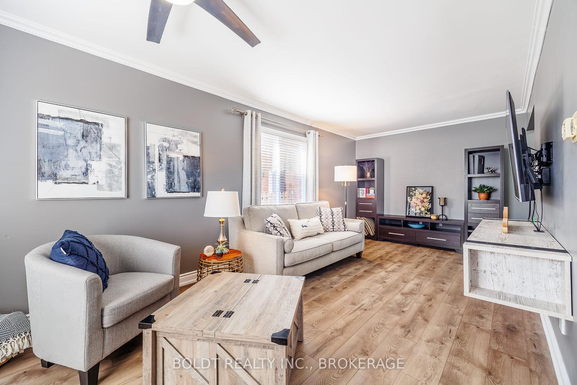 Photo 8 of 86 Devine Crescent, Thorold, Confederation Heights — HOMEH