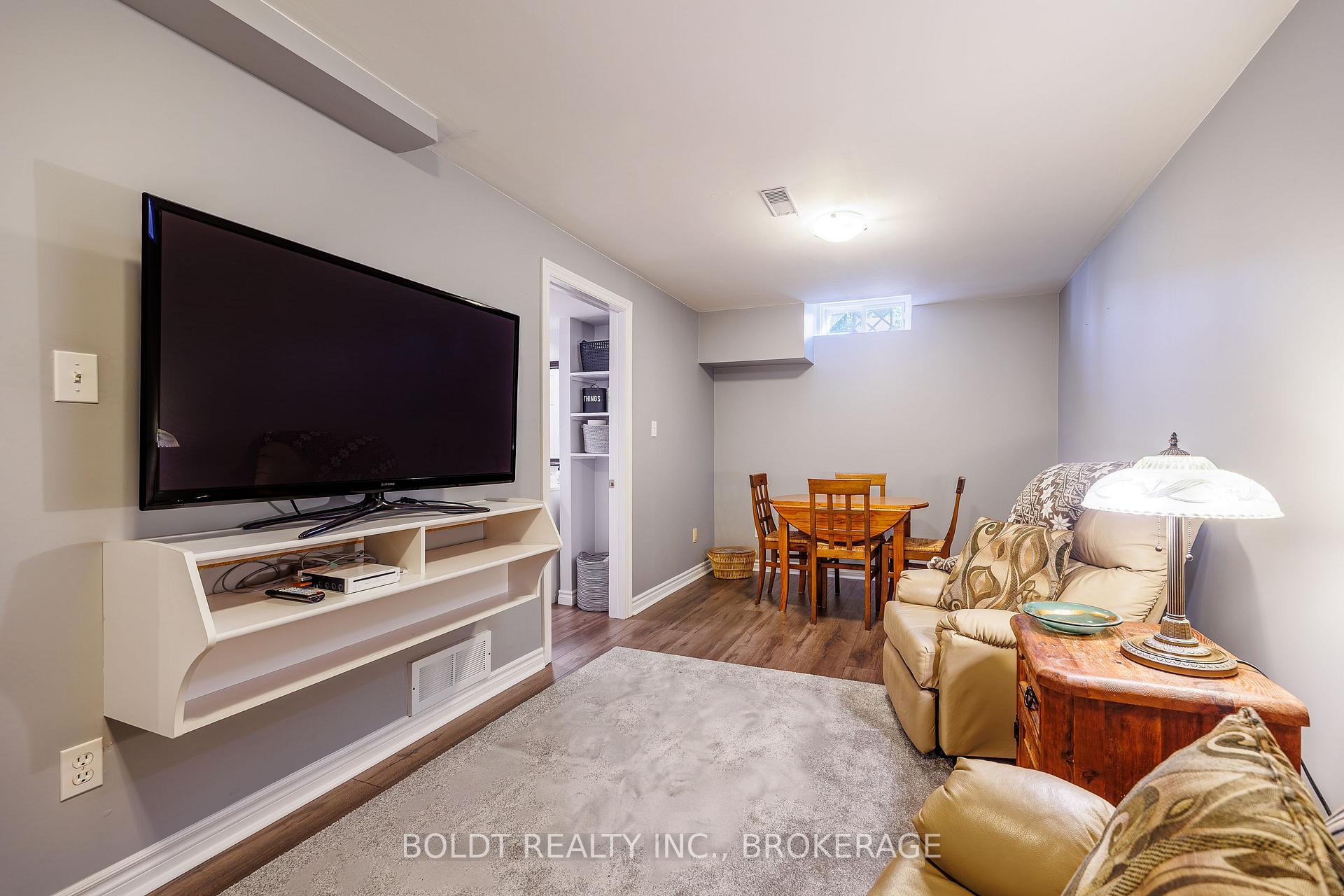 Photo 17 of 86 Devine Crescent, Thorold, Confederation Heights — HOMEH