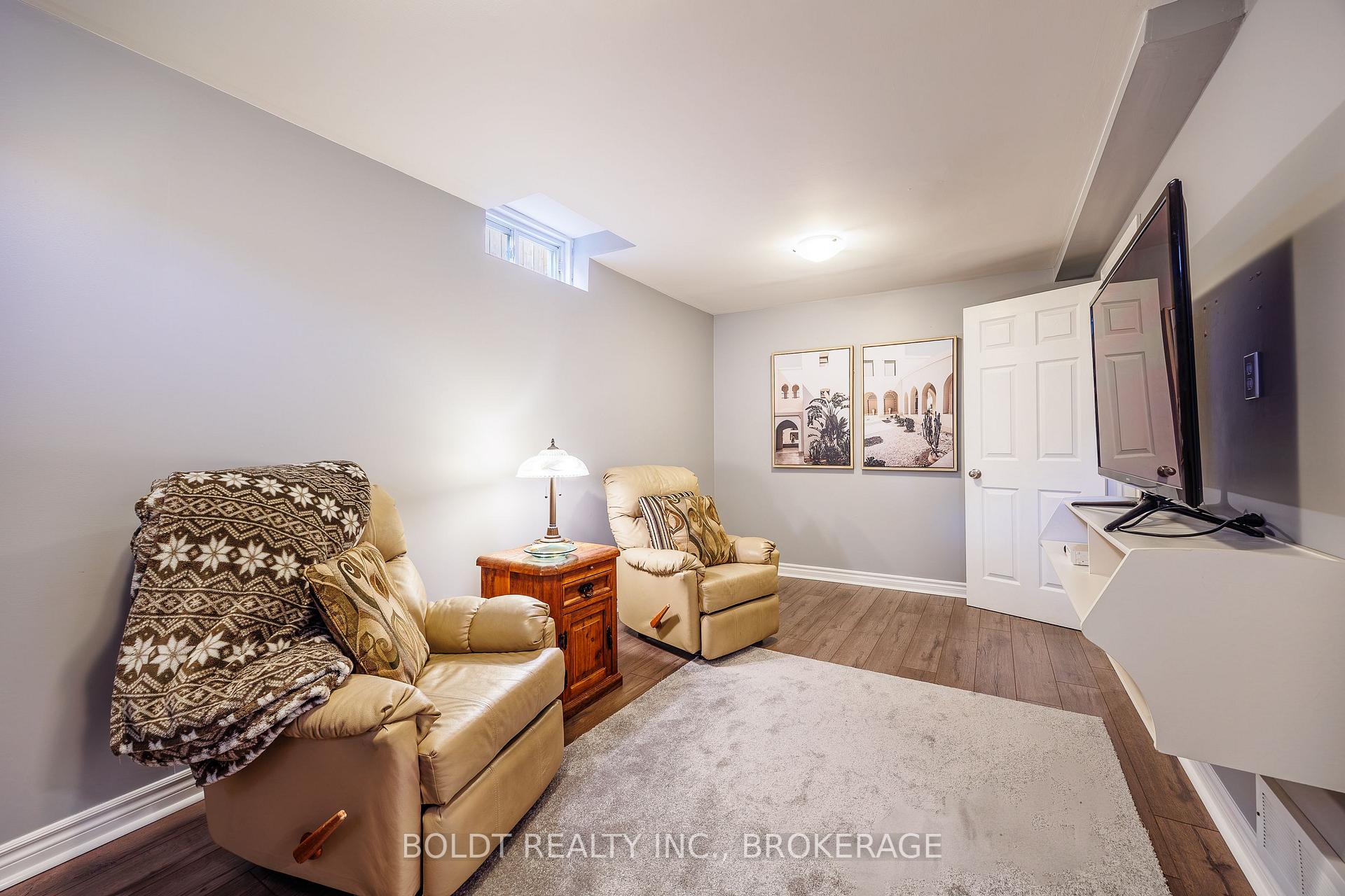 Photo 18 of 86 Devine Crescent, Thorold, Confederation Heights — HOMEH