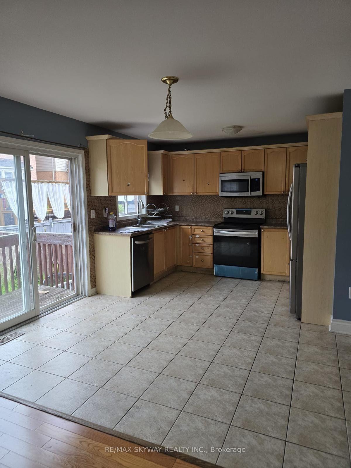 Photo 3 of 18 Long Meadow Road, Brampton, Bram East — HOMEH