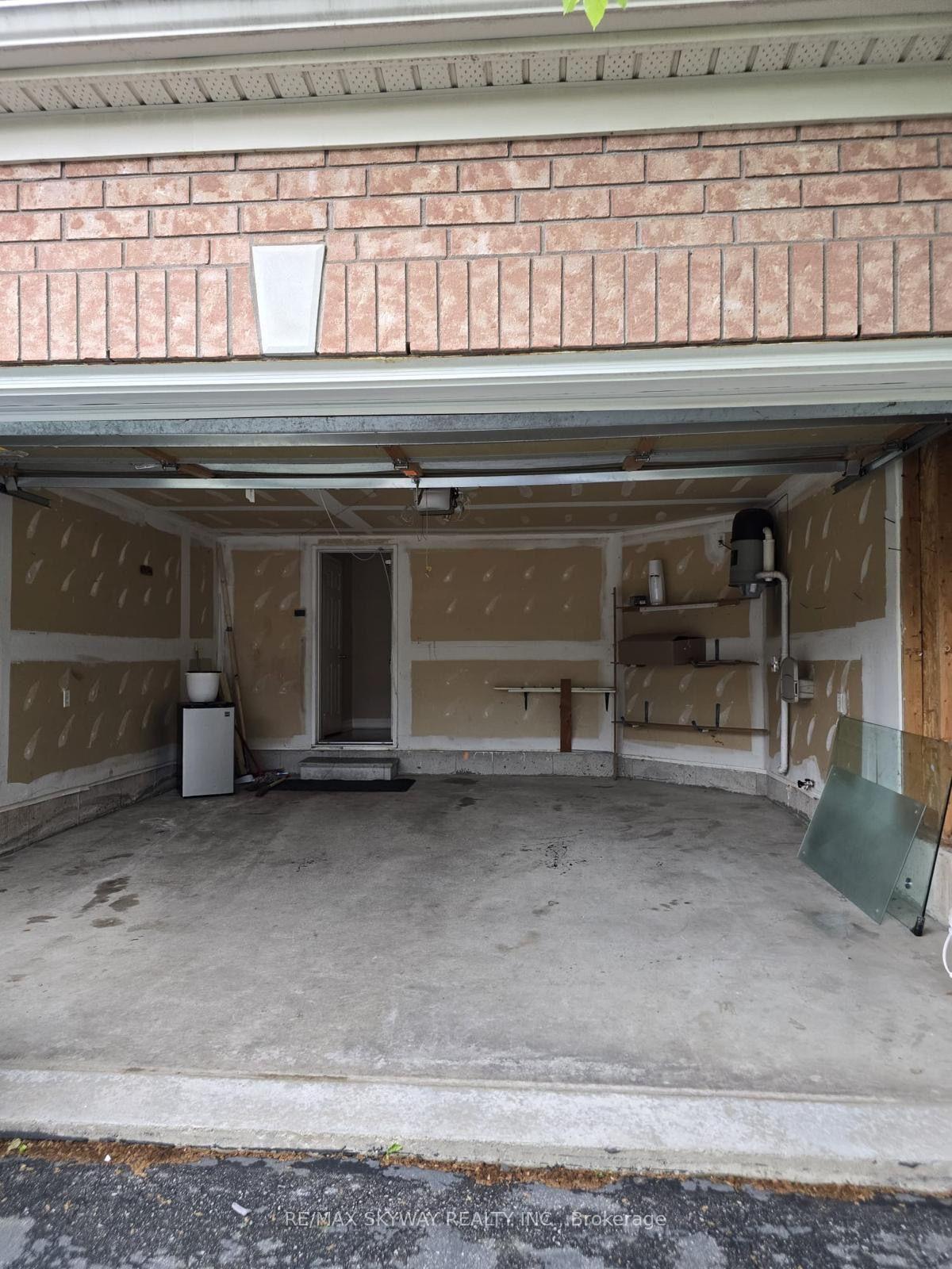 Photo 15 of 18 Long Meadow Road, Brampton, Bram East — HOMEH
