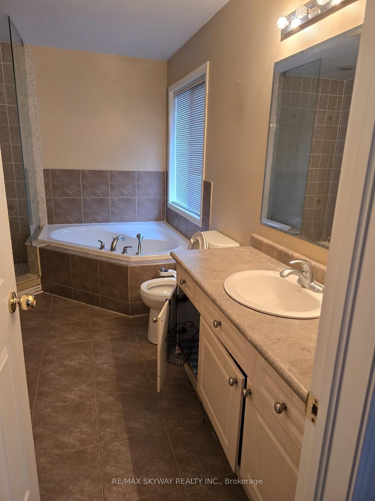 Photo 17 of 18 Long Meadow Road, Brampton, Bram East — HOMEH