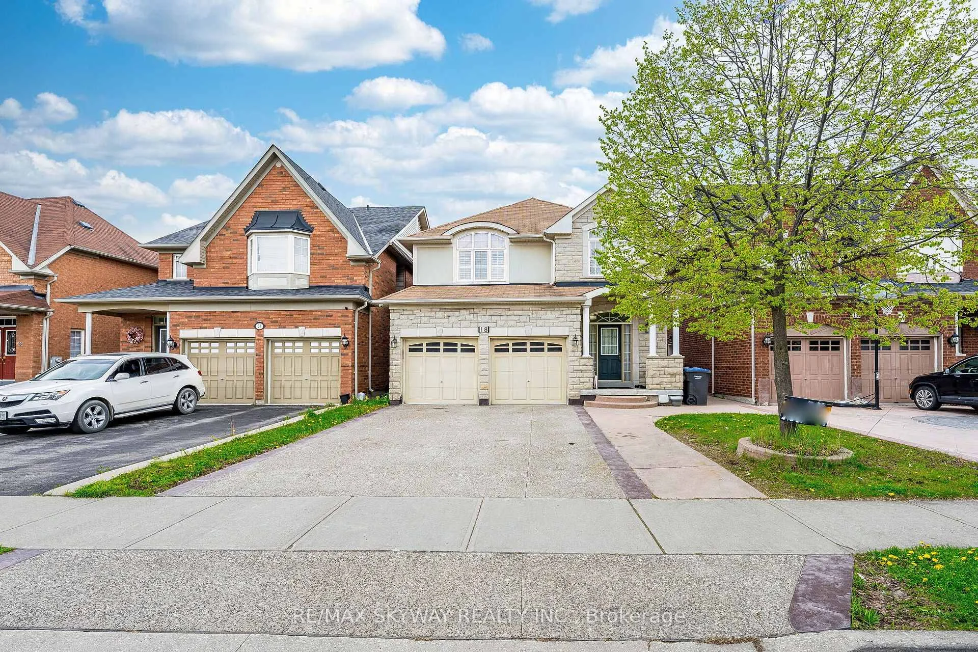 Photo 1 of 18 Long Meadow Road, Brampton, Bram East — HOMEH